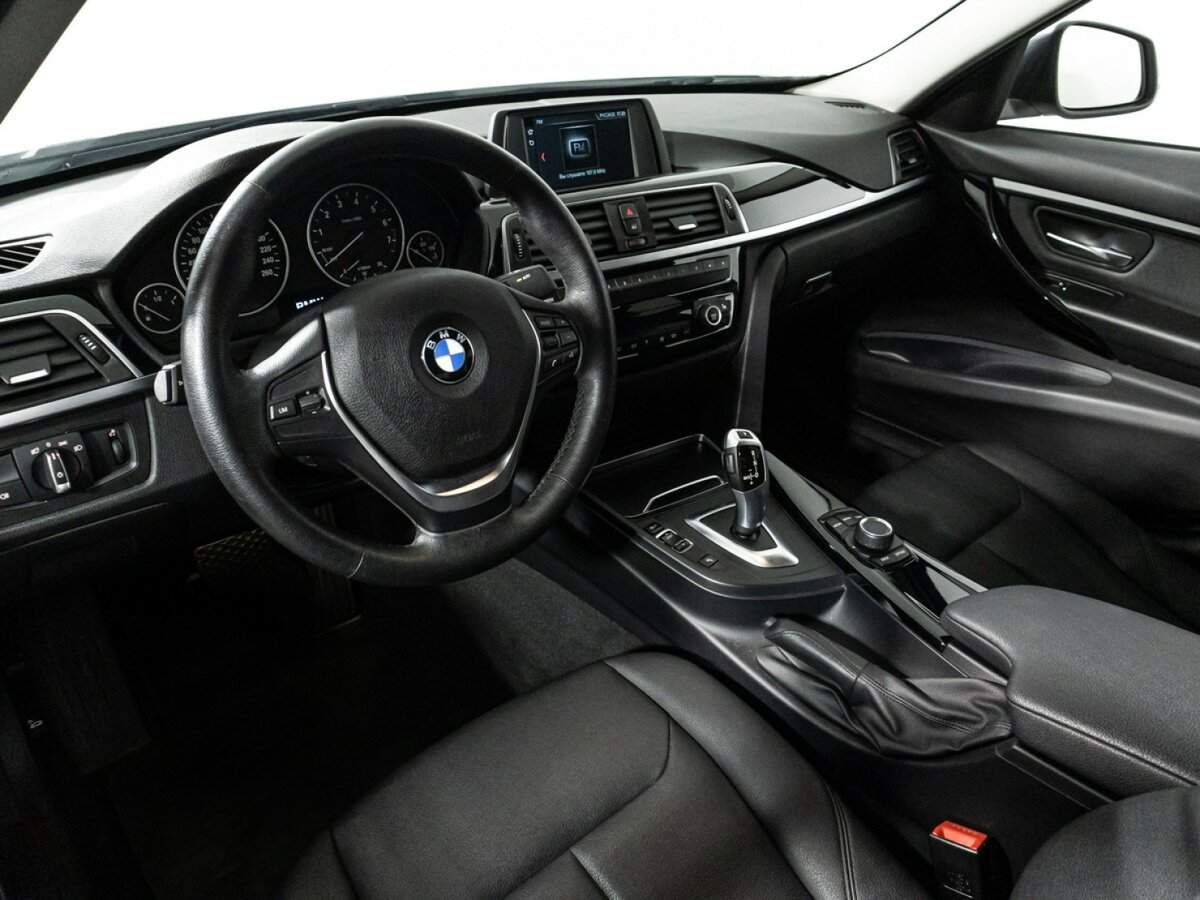 BMW 3 серии 318i, 2017 Фото №11