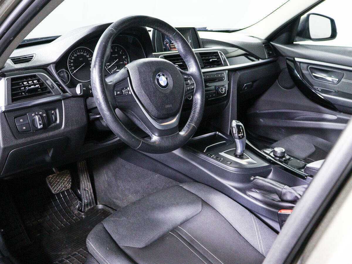 BMW 3 серии 318i, 2017 Фото №11