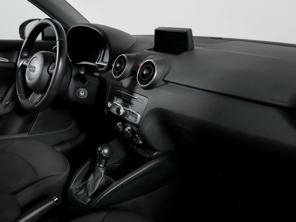 Audi A1 I (8X) Рестайлинг, 2015 Фото №7