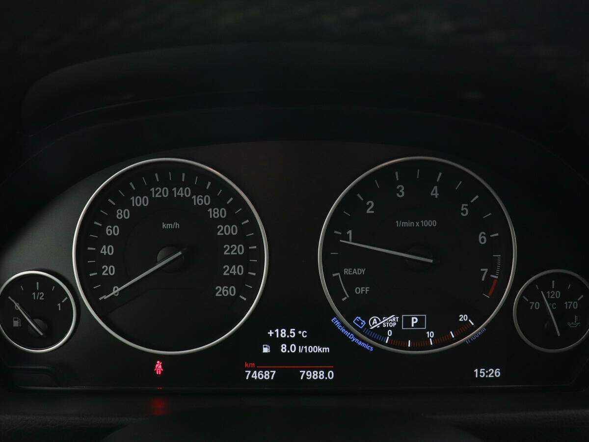 BMW 3 серии 318i, 2015 Фото №9