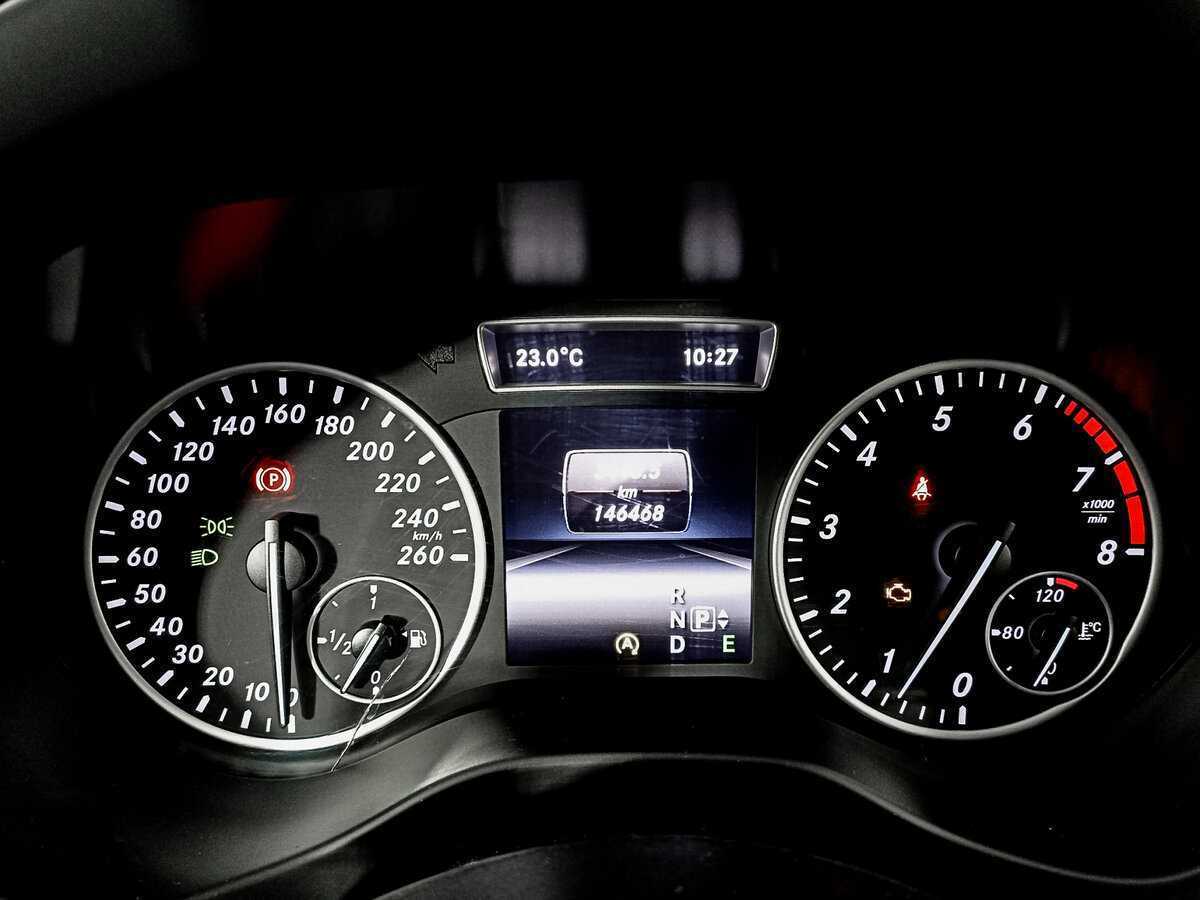 Mercedes-Benz GLA 200, 2015 Фото №11