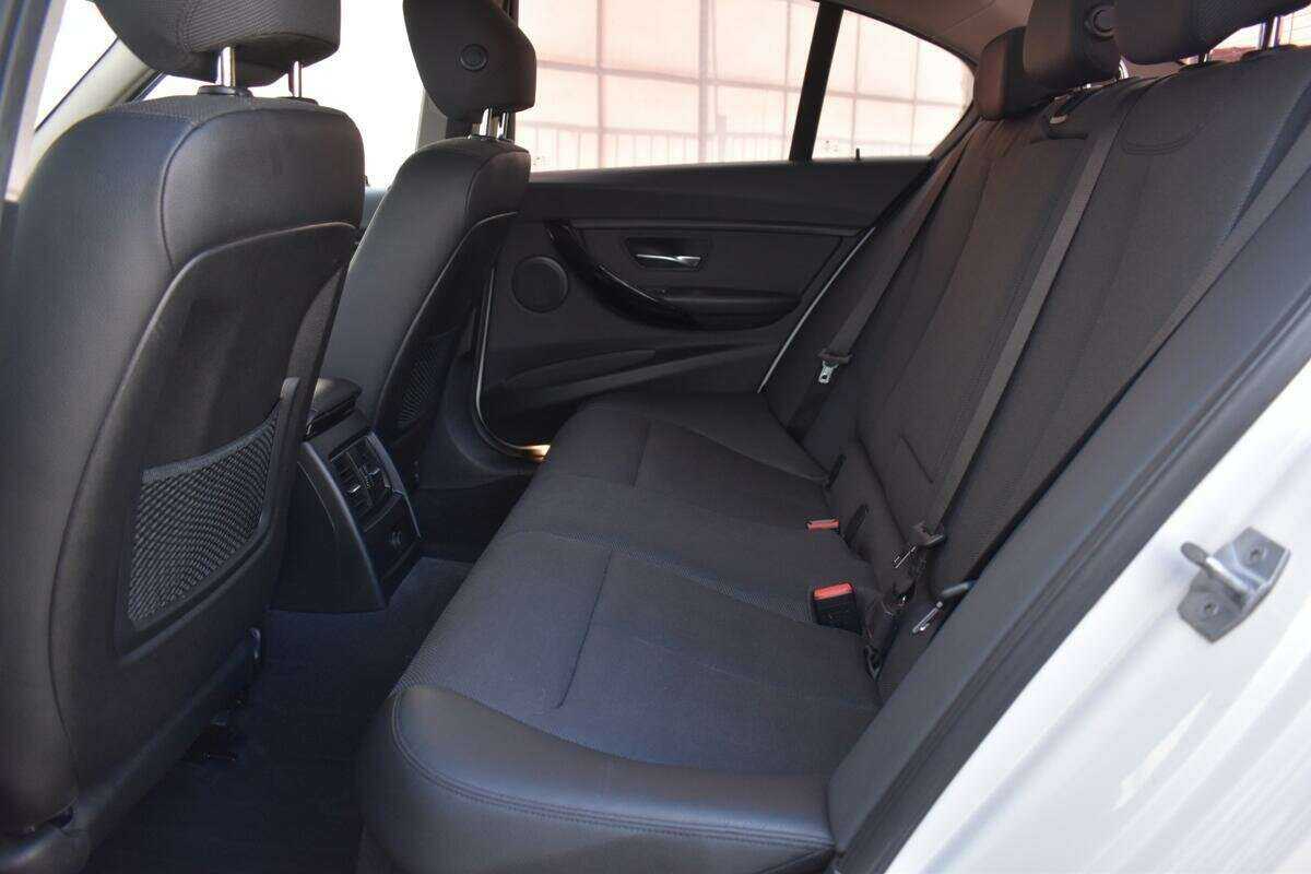 BMW 3 серии 318i, 2018 Фото №7