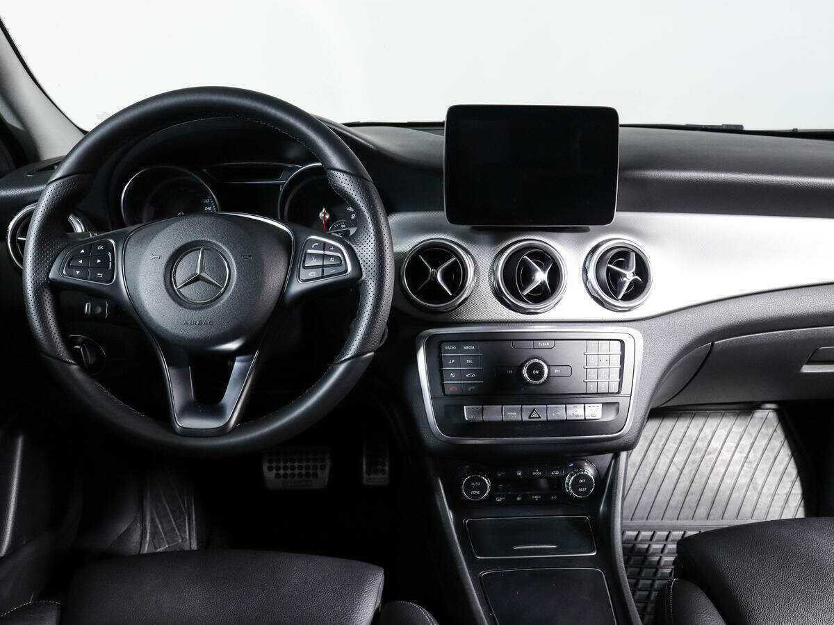 Mercedes-Benz GLA 200, 2017 Фото №12