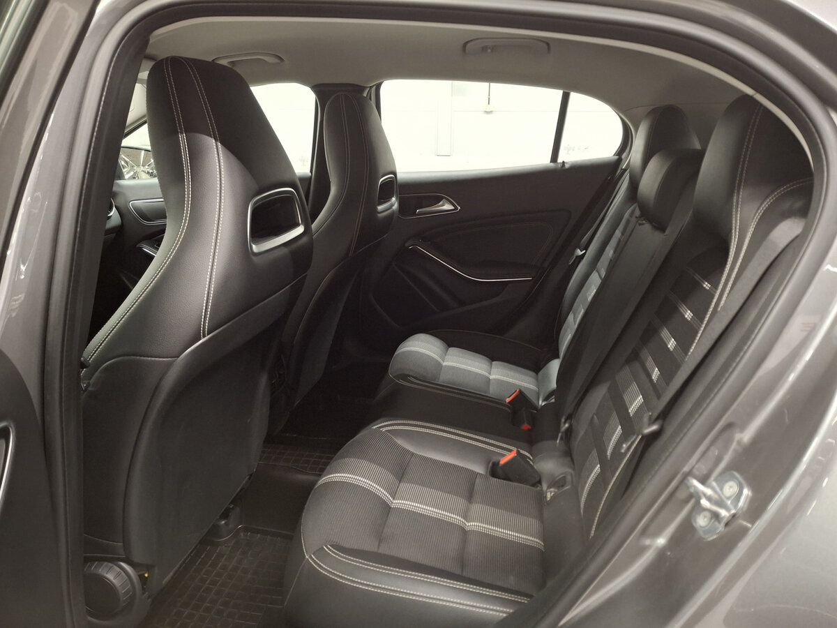 Mercedes-Benz GLA 200 I (X156) Рестайлинг, 2018 Фото №12