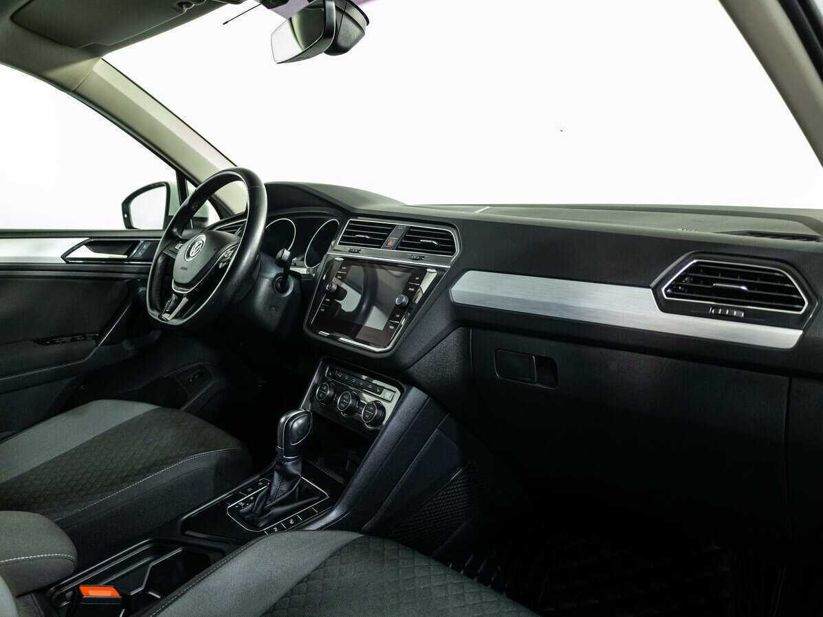 Volkswagen Tiguan L, 2018 Фото №8