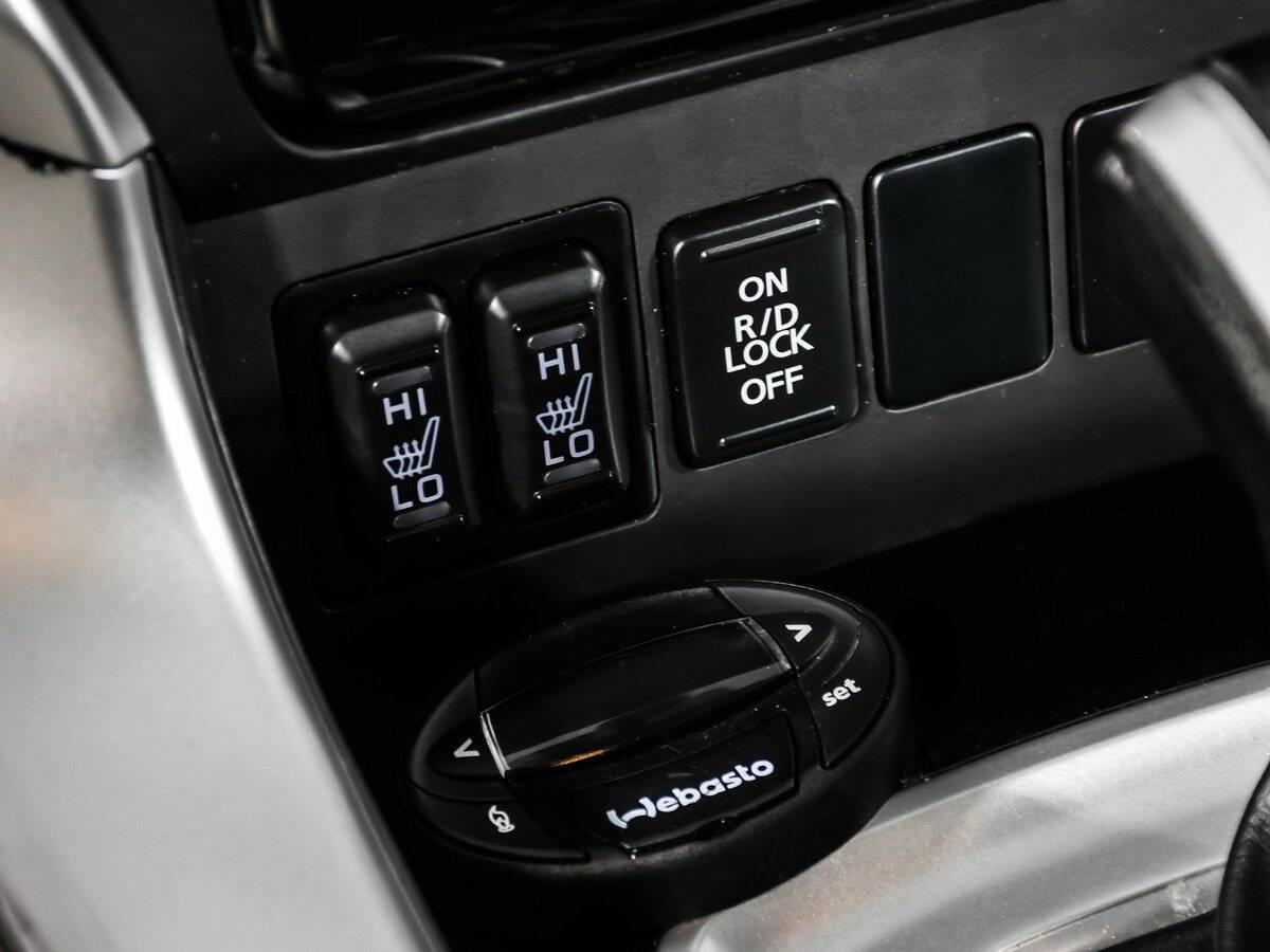 Mitsubishi Pajero Sport, 2017 Фото №17