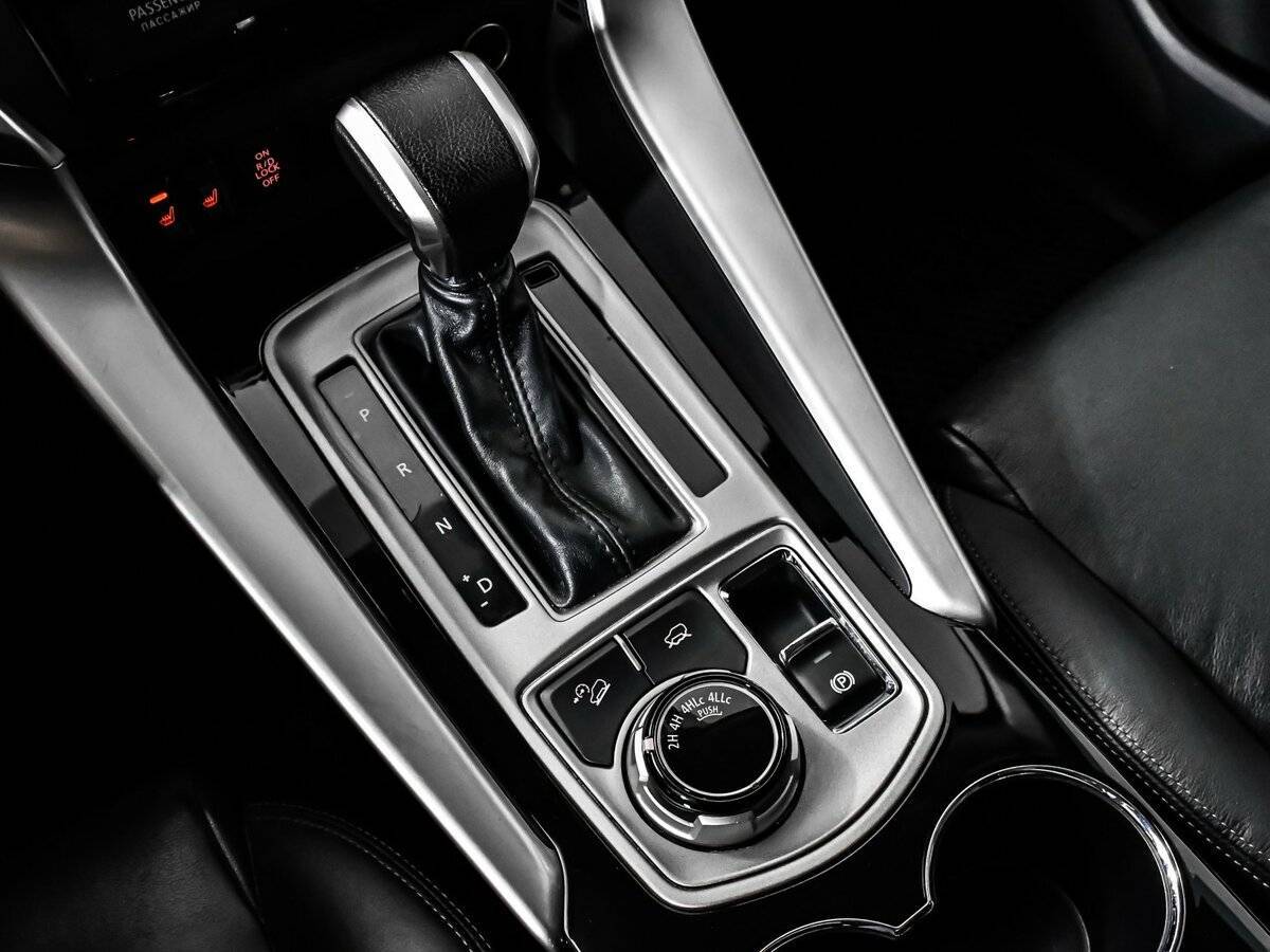 Mitsubishi Pajero Sport, 2017 Фото №19