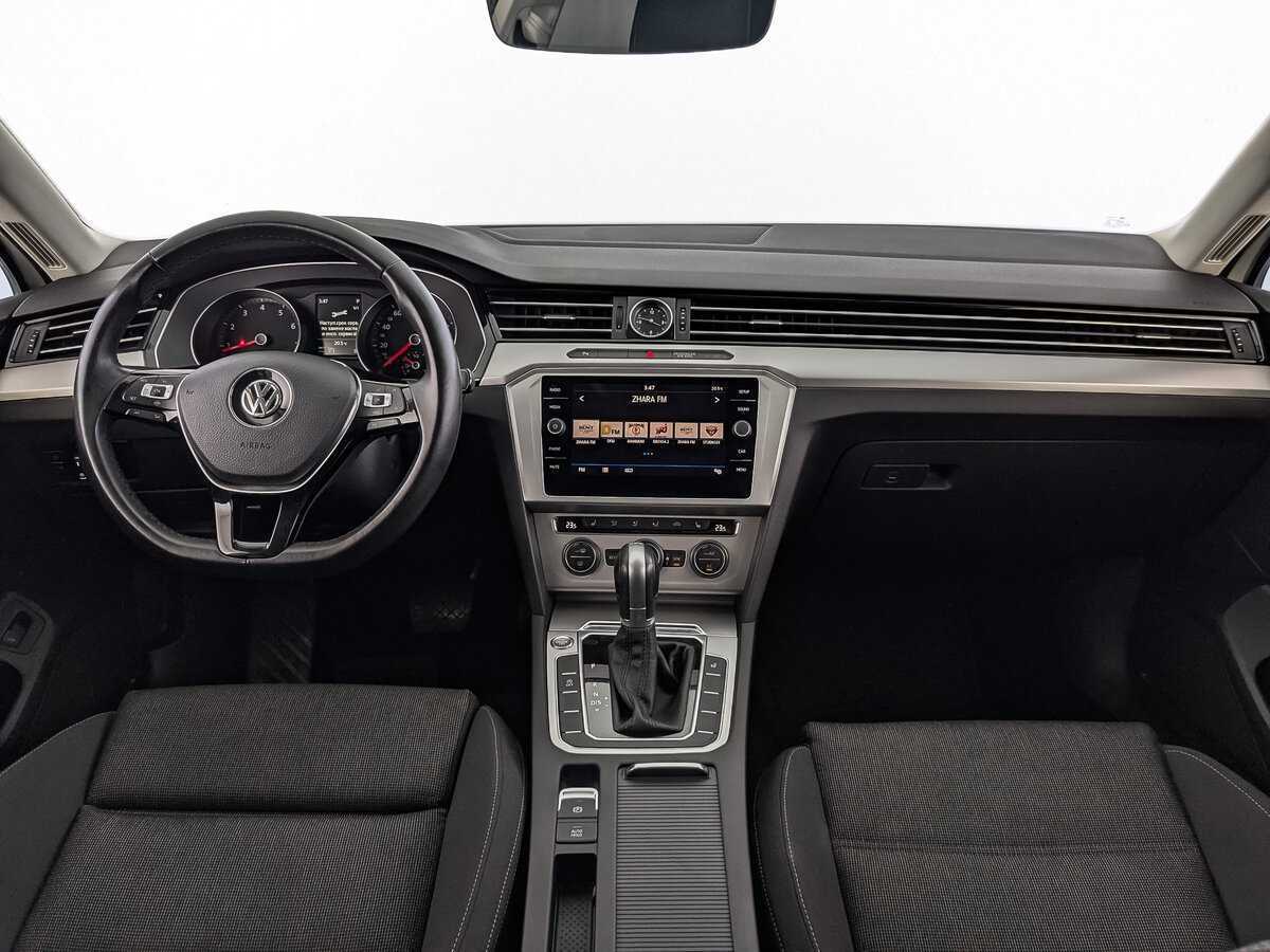 Volkswagen Passat, 2019 Фото №14