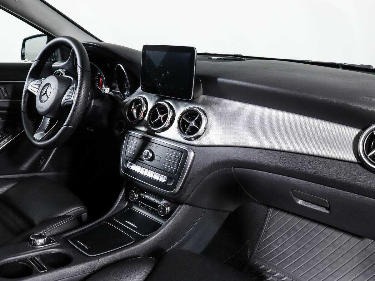Mercedes-Benz GLA 200, 2017 Фото №9