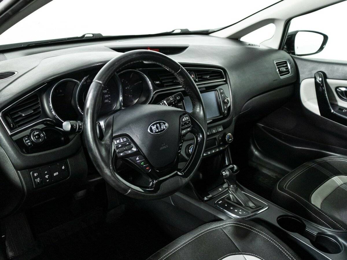 Kia Ceed II Рестайлинг, 2018 Фото №11