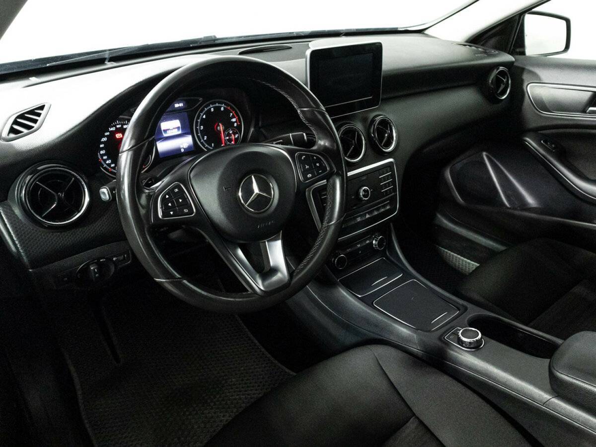 Mercedes-Benz A-Класс 180, 2017 Фото №11