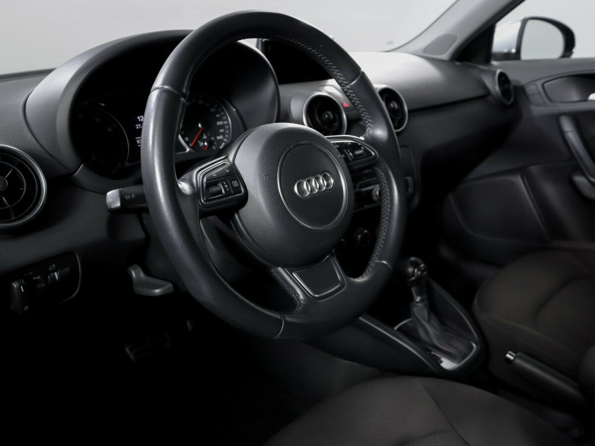Audi A1 I (8X) Рестайлинг, 2015 Фото №11