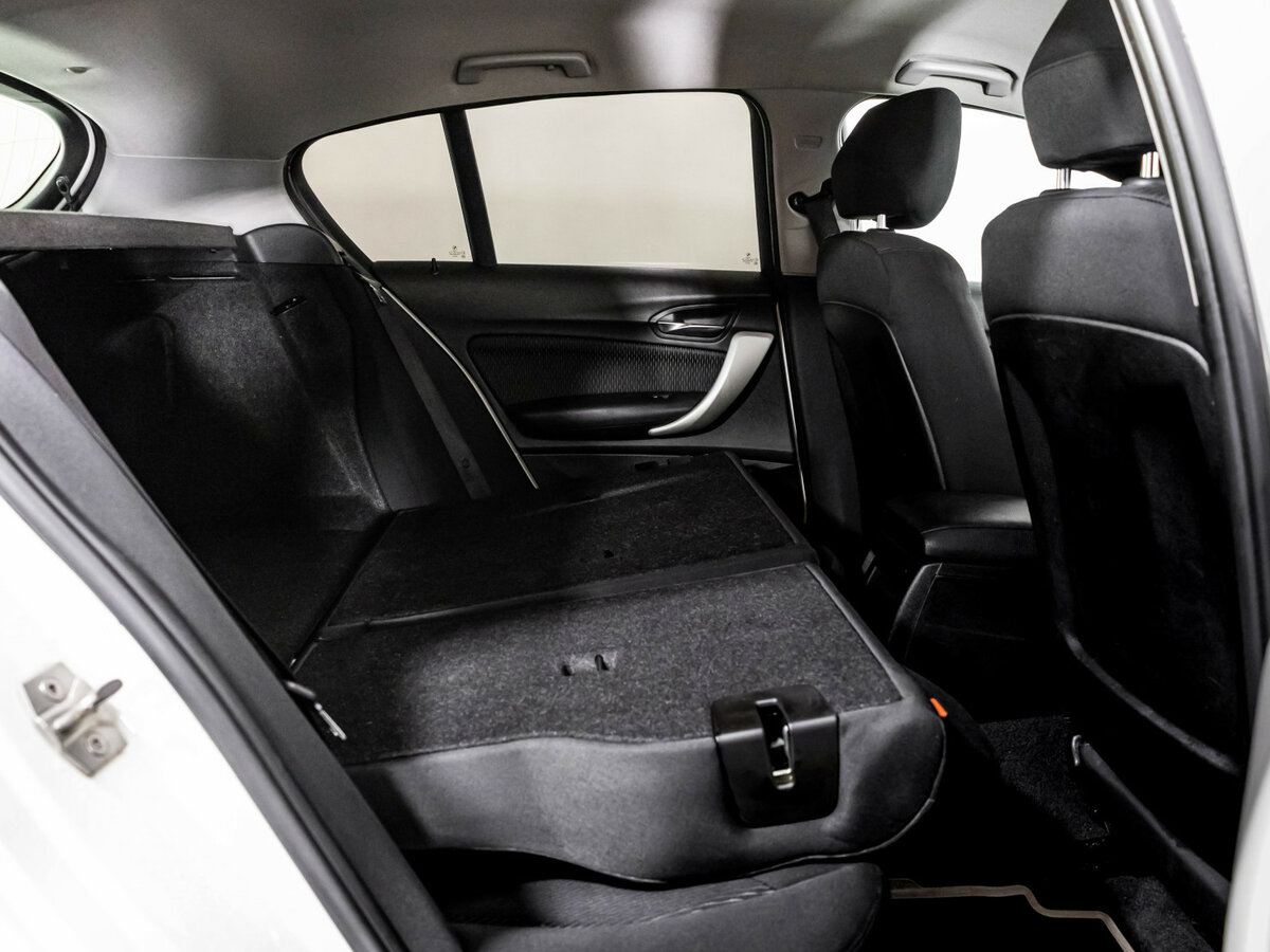 BMW 1 серии 116i II (F20/F21), 2012 Фото №16