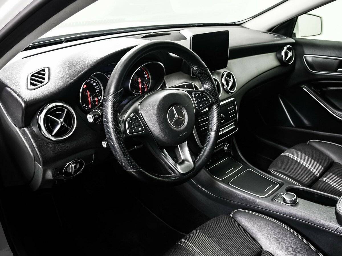Mercedes-Benz GLA 200, 2019 Фото №13