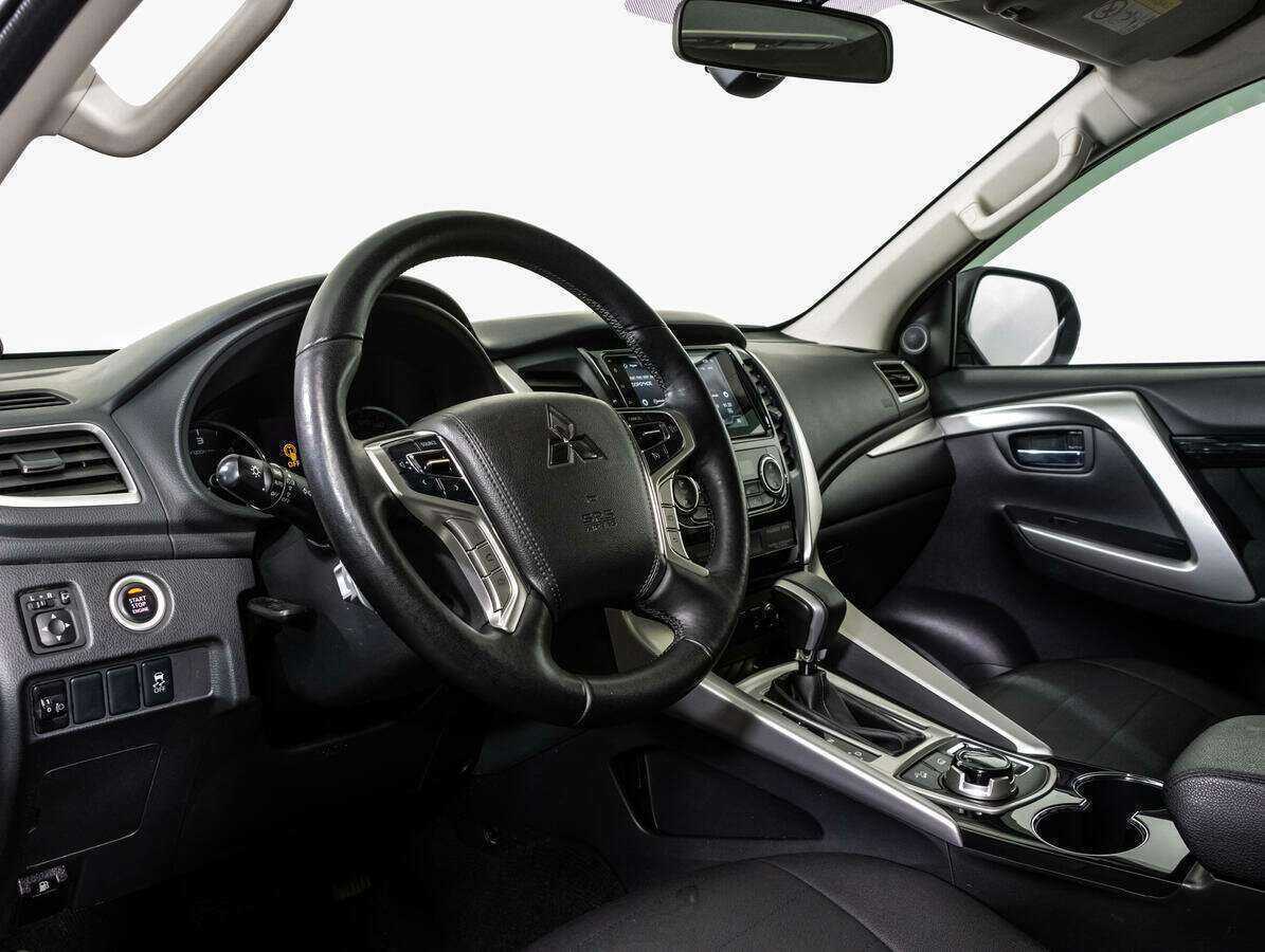 Mitsubishi Pajero Sport, 2017 Фото №11