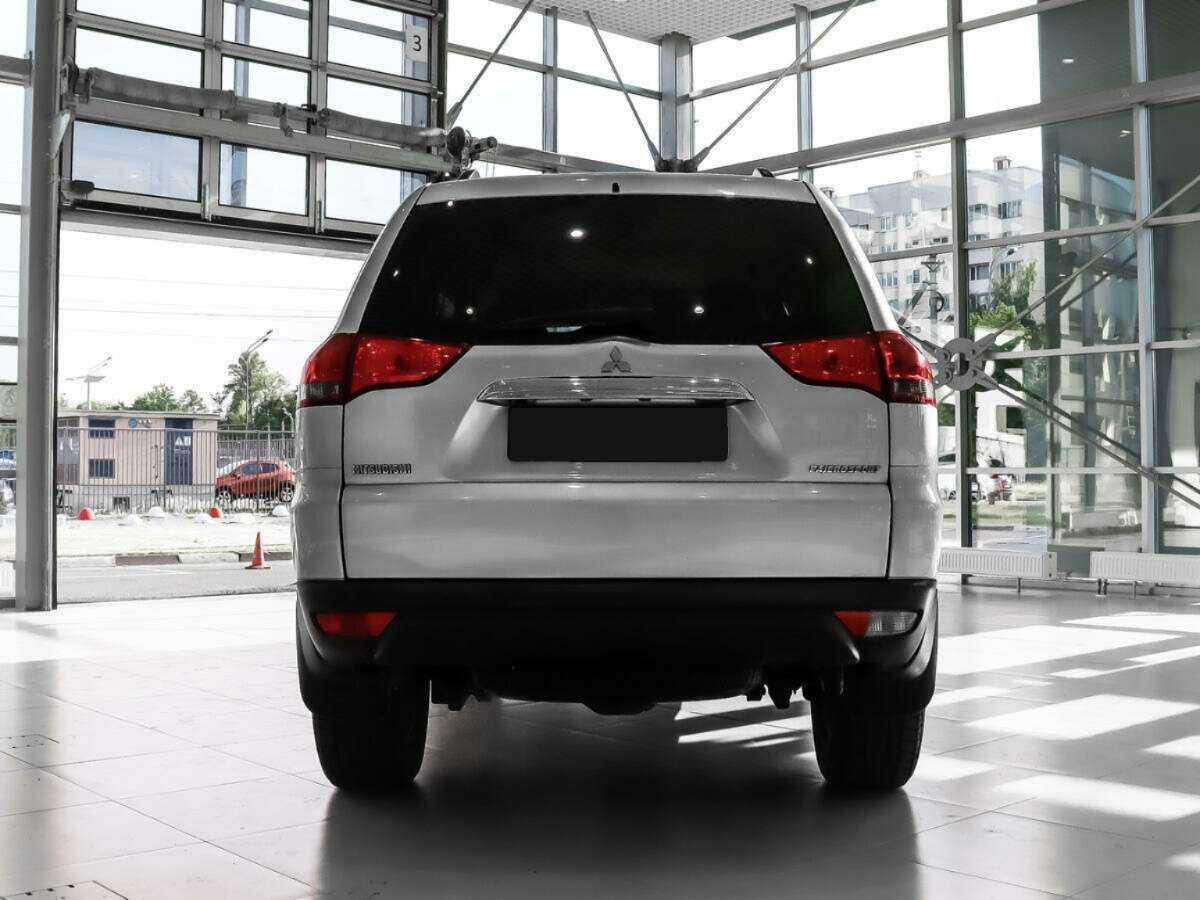 Mitsubishi Pajero Sport, 2015 Фото №5
