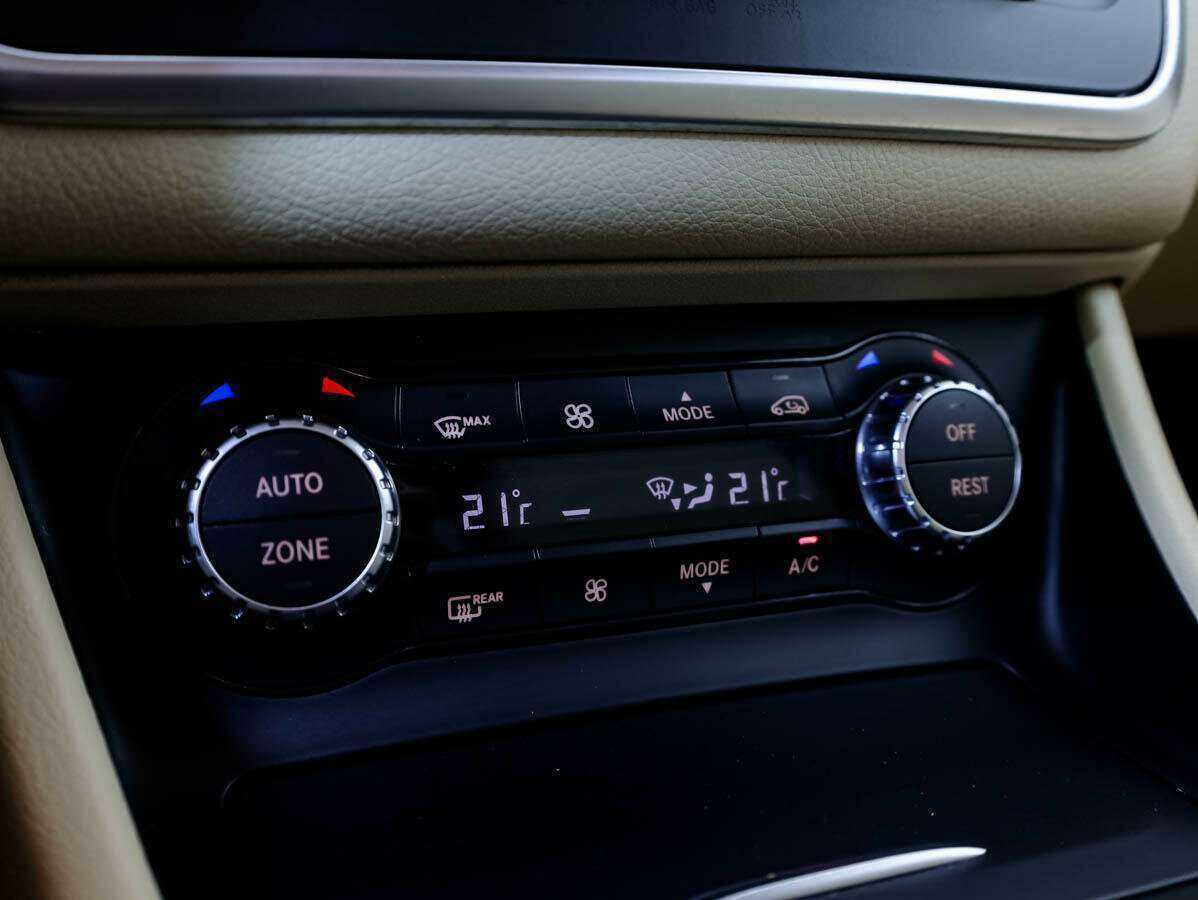 Mercedes-Benz GLA 200, 2015 Фото №15