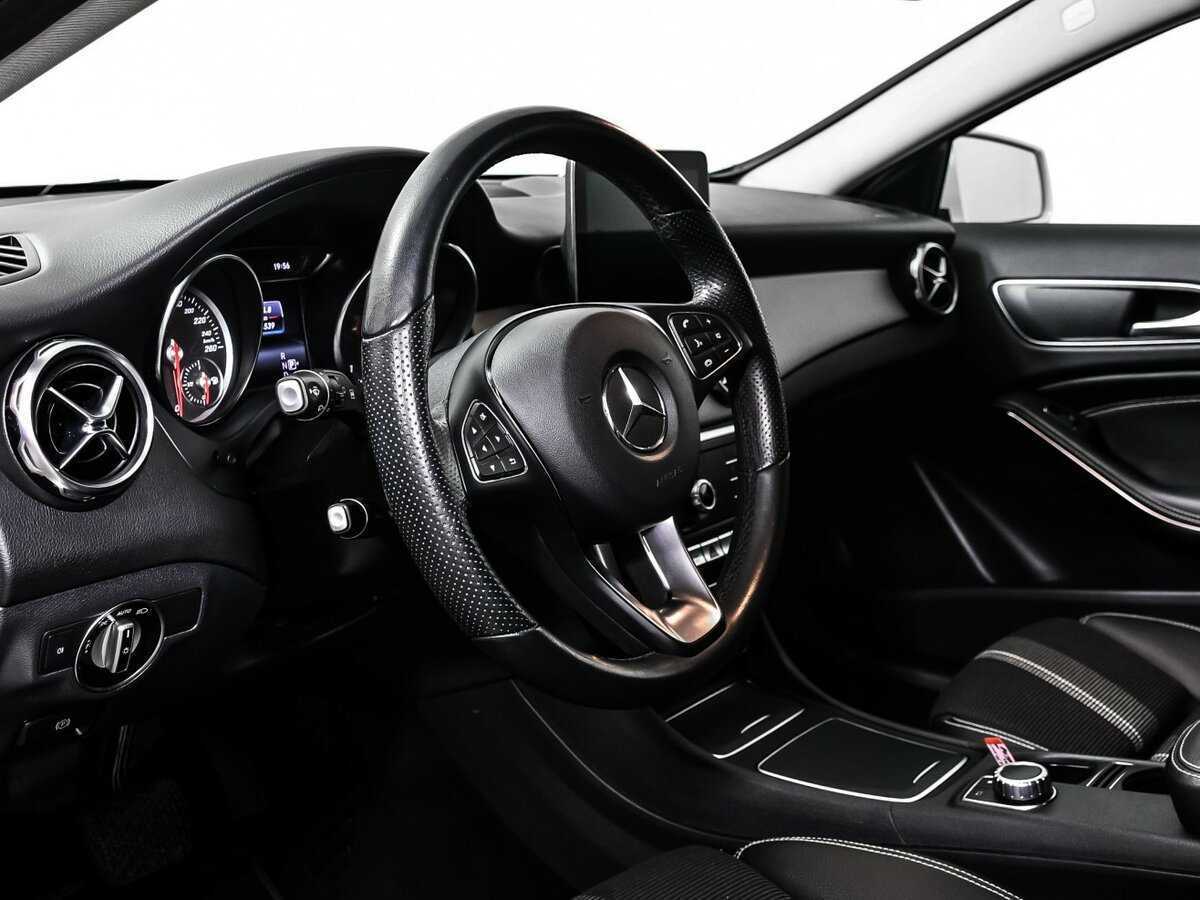 Mercedes-Benz GLA 200, 2018 Фото №12