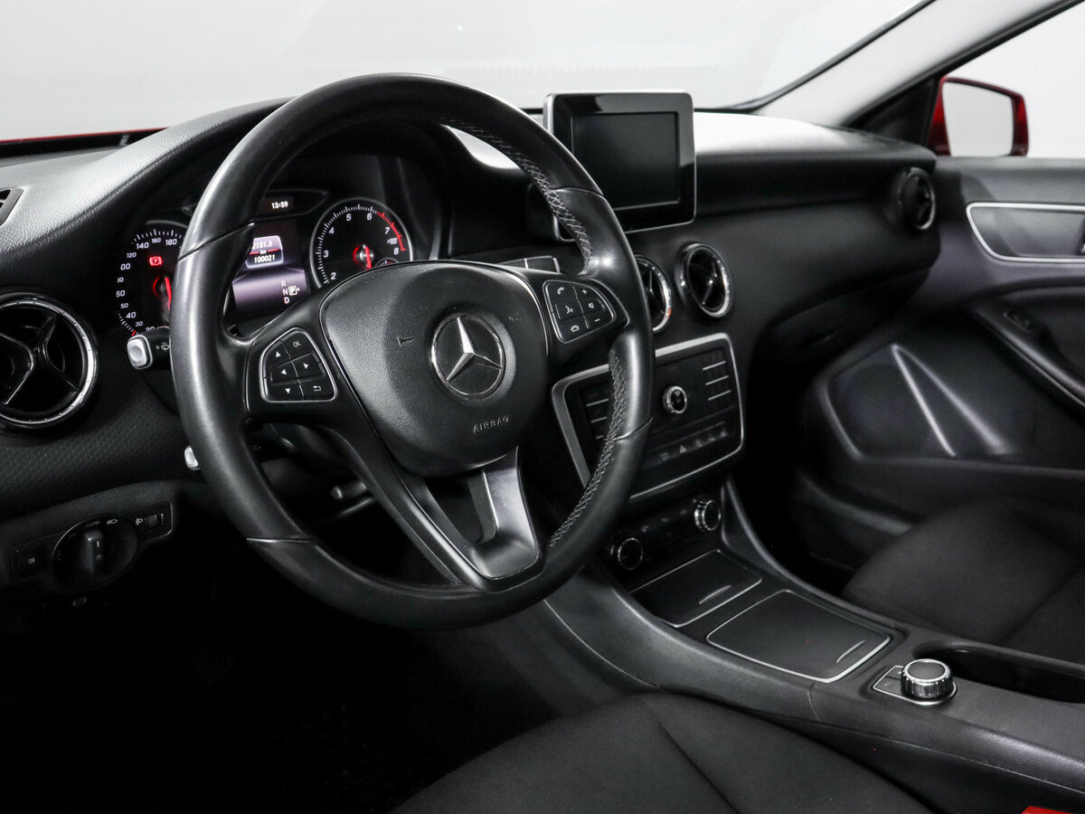 Mercedes-Benz A-Класс 180 III (W176) Рестайлинг, 2015 Фото №11