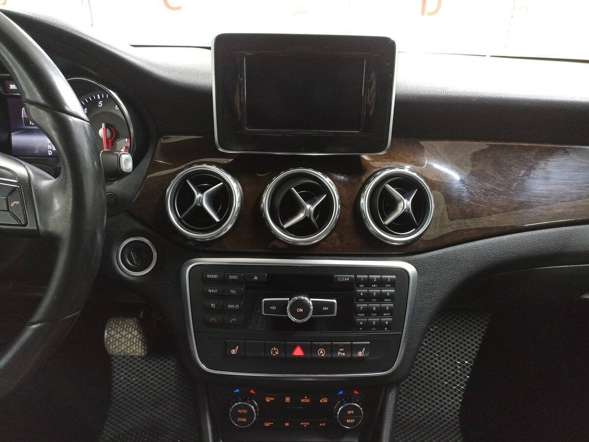 Mercedes-Benz GLA 200, 2015 Фото №15