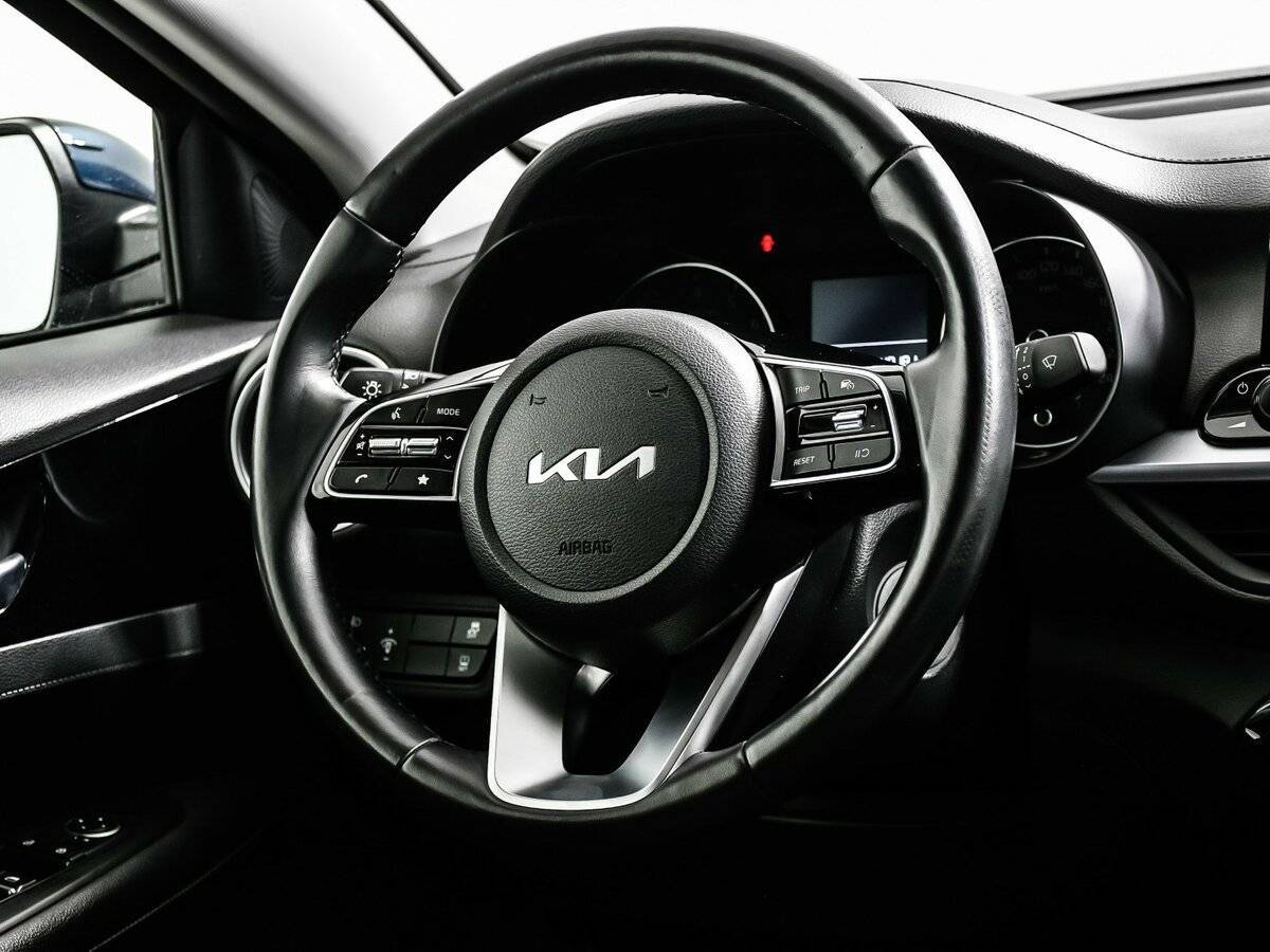 Kia Cerato, 2022 Фото №16