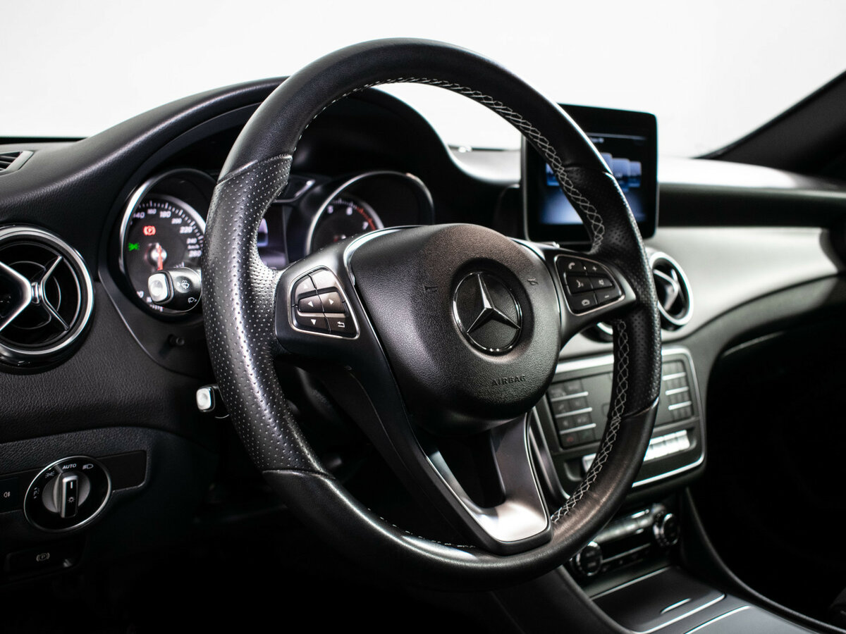 Mercedes-Benz GLA 200 I (X156) Рестайлинг, 2018 Фото №14