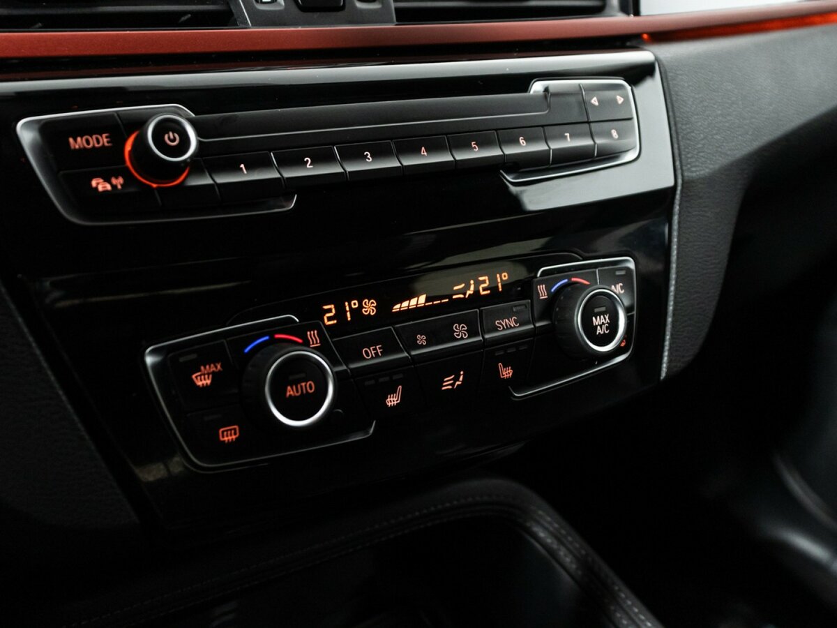 BMW X1 18d xDrive II (F48), 2016 Фото №15