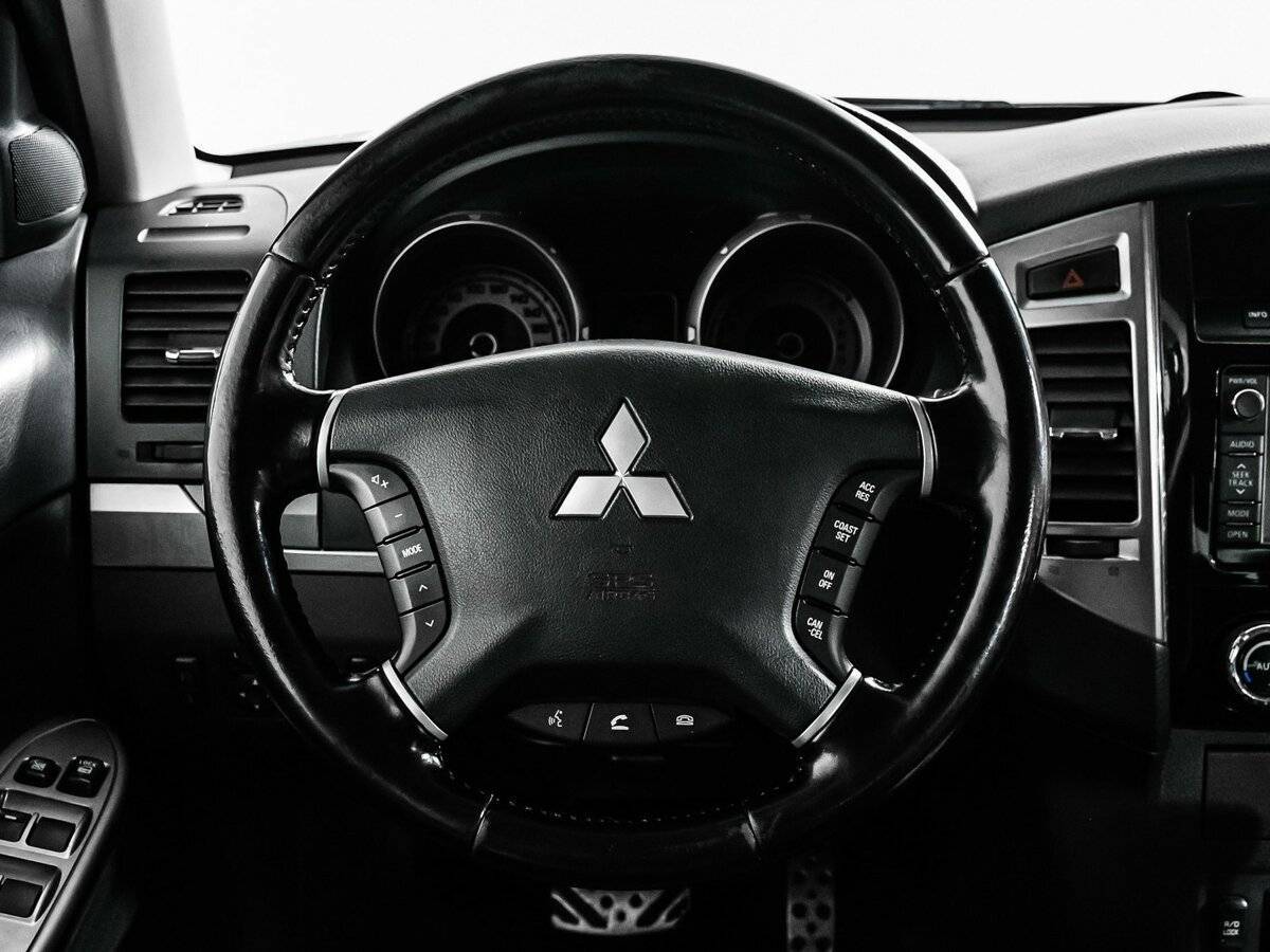 Mitsubishi Pajero, 2015 Фото №12