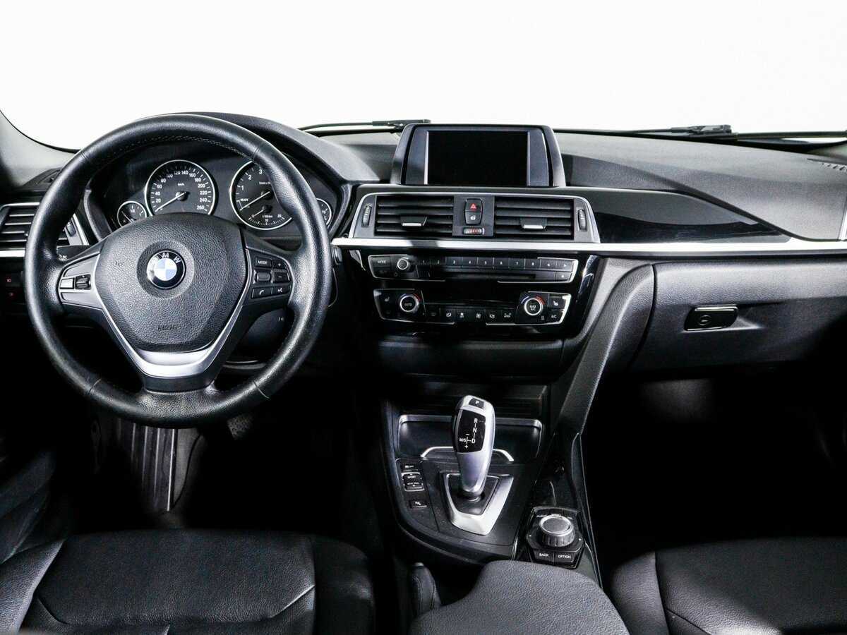 BMW 3 серии 318i, 2015 Фото №10