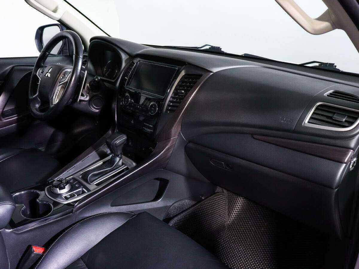 Mitsubishi Pajero Sport, 2018 Фото №6
