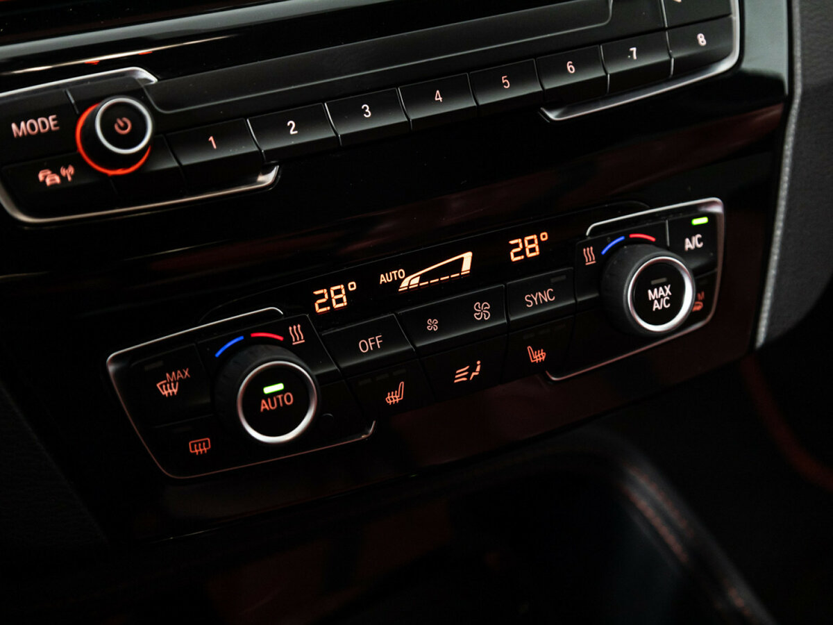 BMW X1 18d xDrive II (F48), 2017 Фото №16