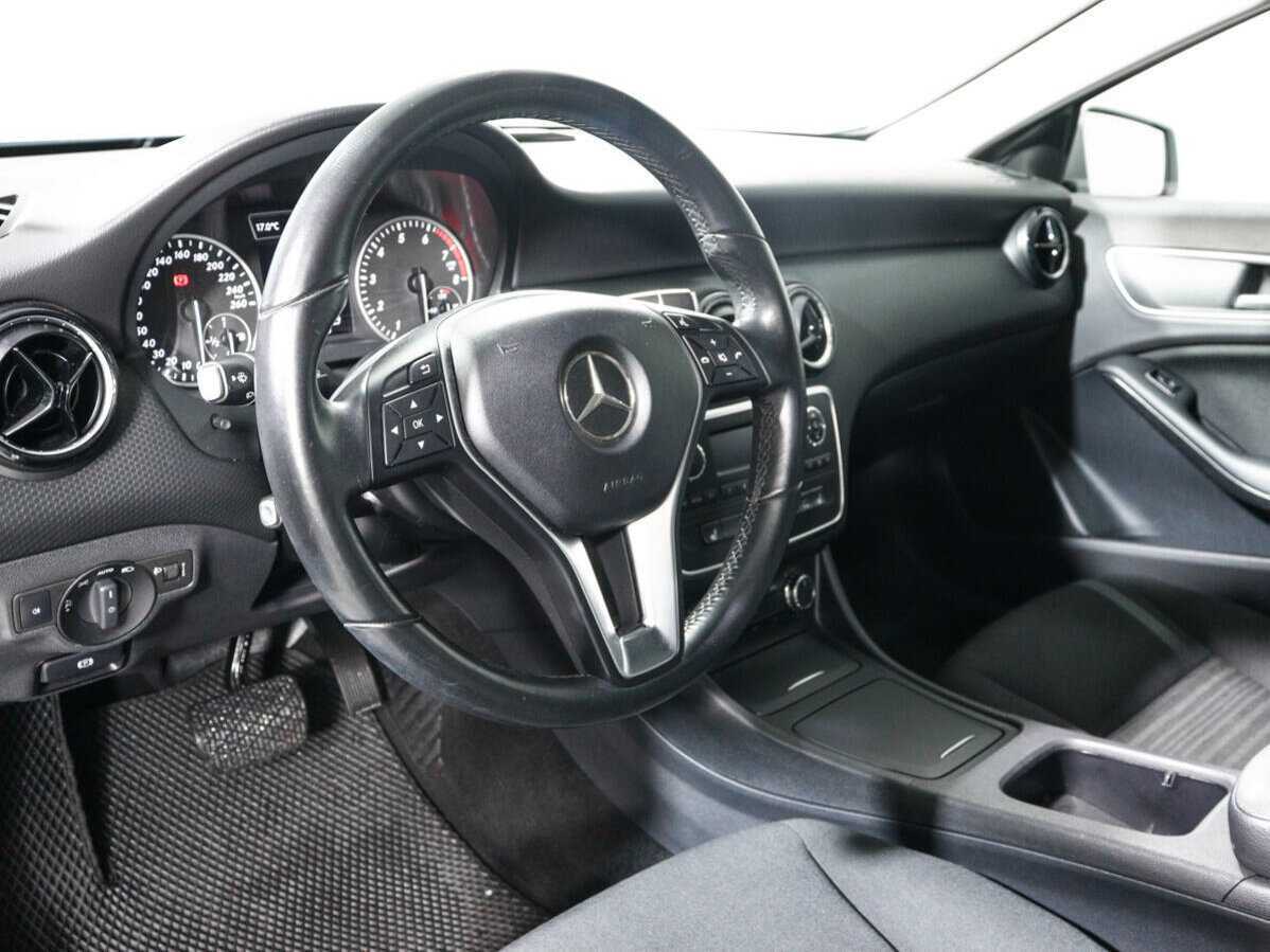 Mercedes-Benz A-Класс 180, 2015 Фото №14