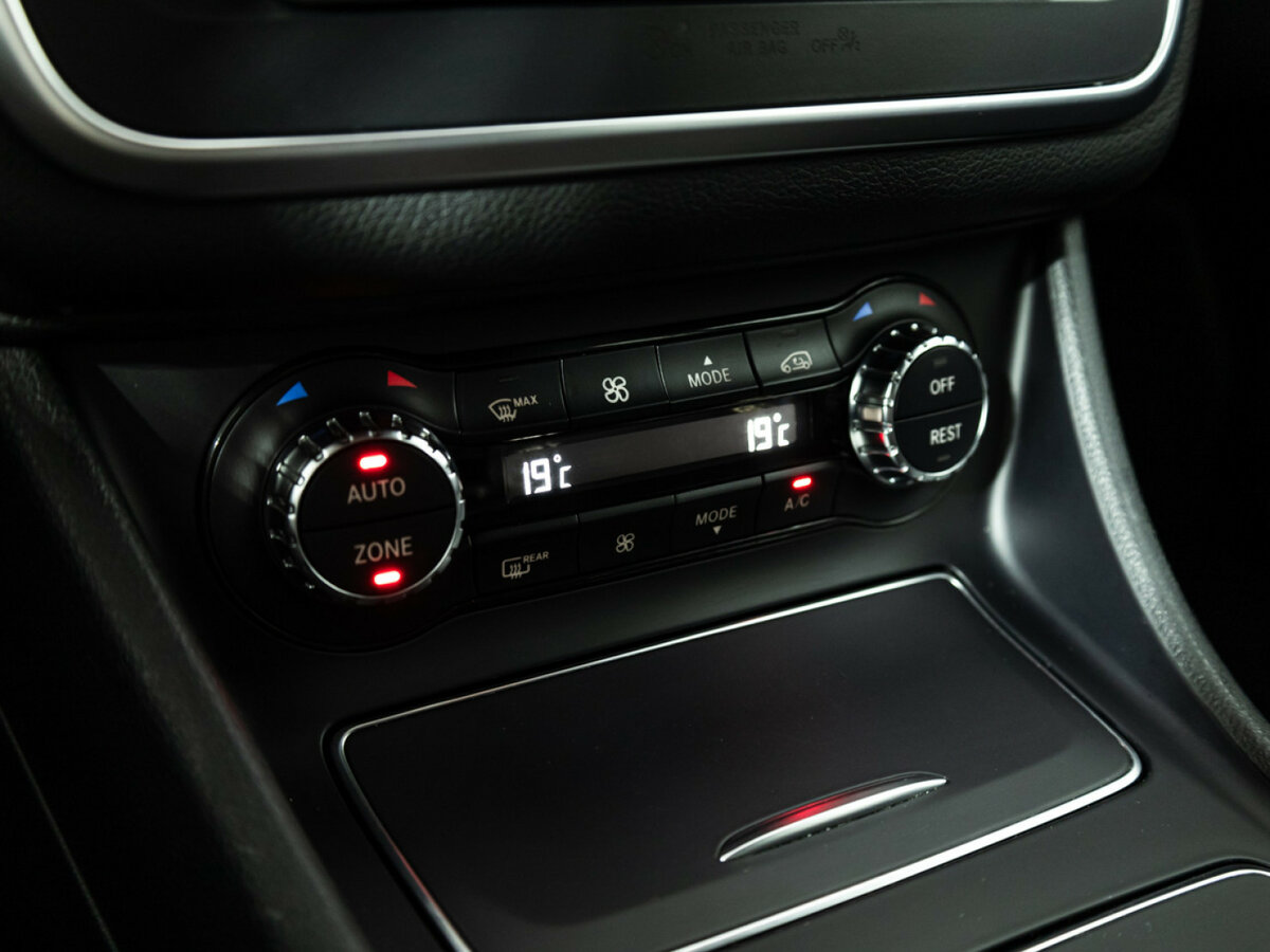 Mercedes-Benz GLA 200 I (X156) Рестайлинг, 2019 Фото №16