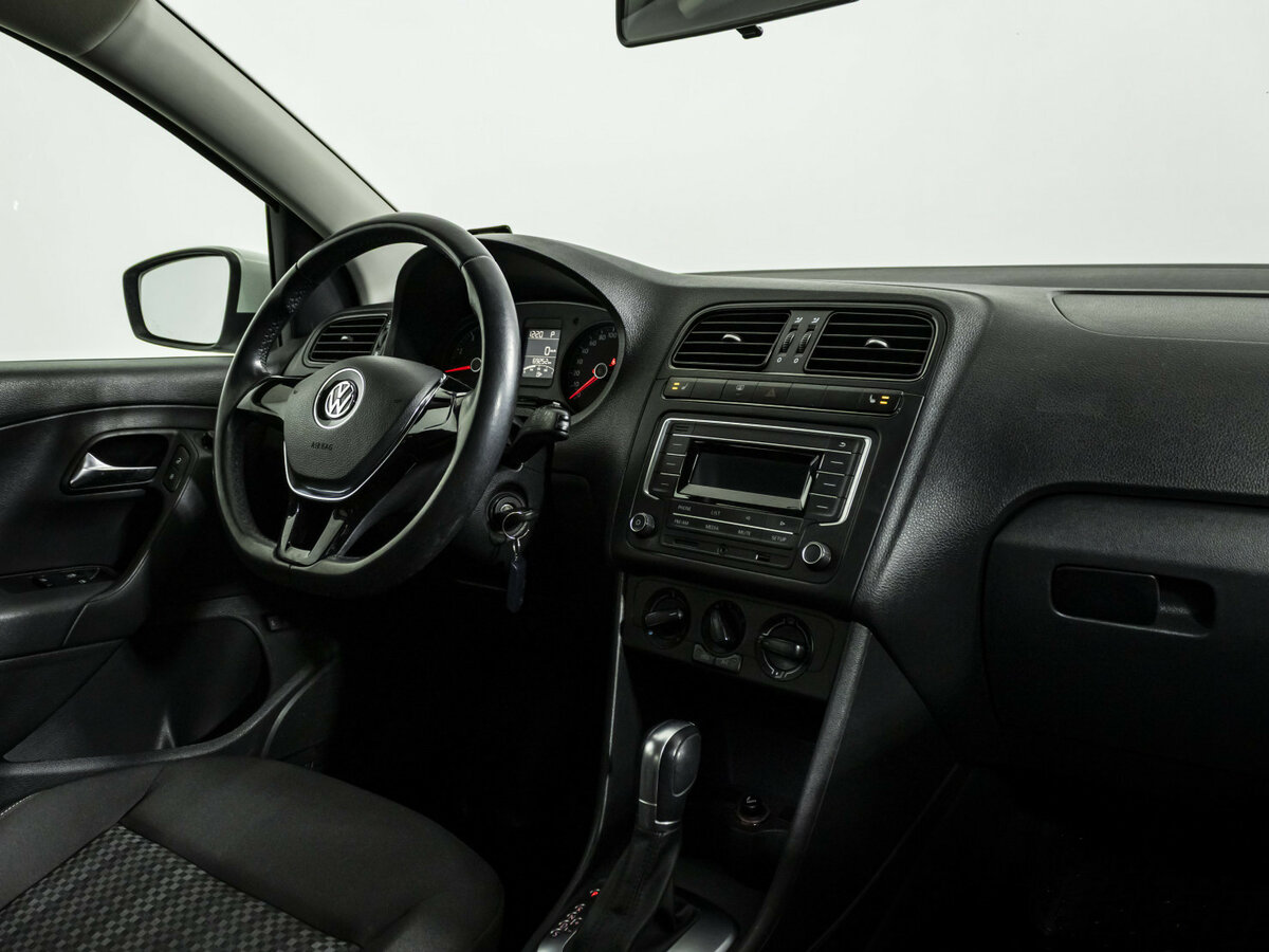 Volkswagen Polo V Рестайлинг, 2016 Фото №8