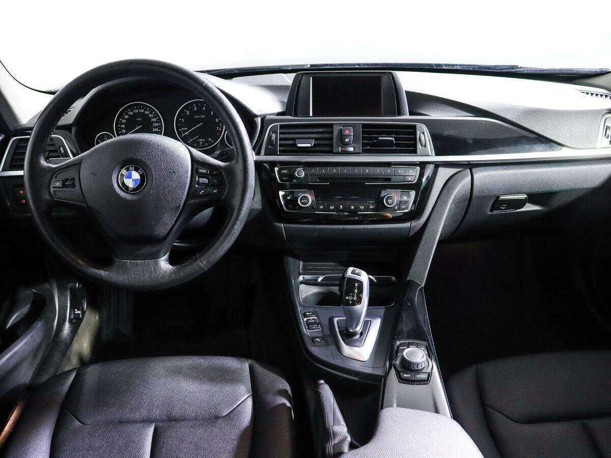 BMW 3 серии 318i, 2017 Фото №10