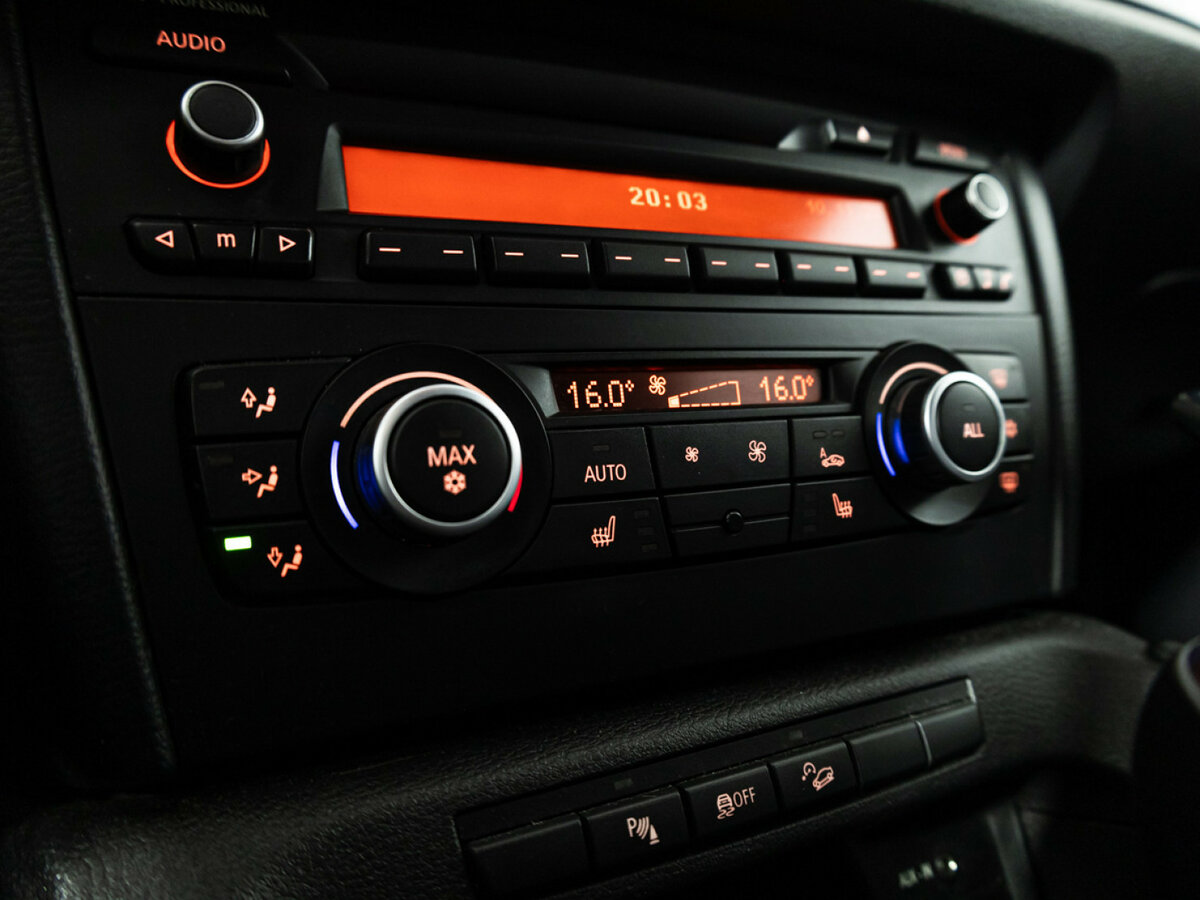 BMW X1 20i I (E84), 2012 Фото №15