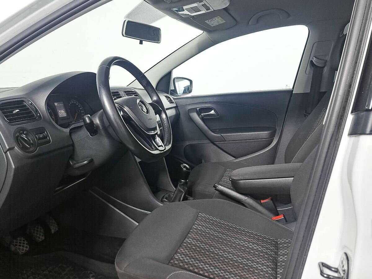 Volkswagen Polo, 2016 Фото №14
