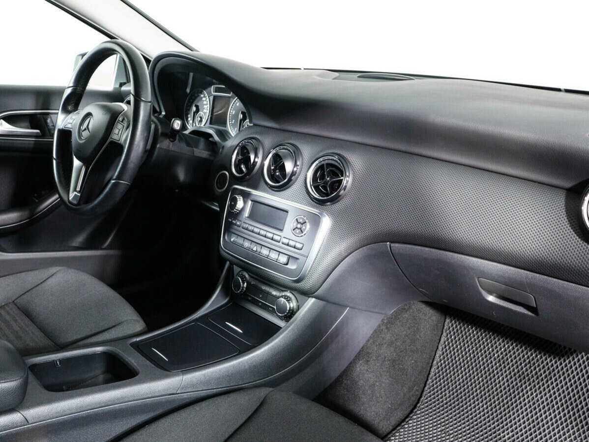 Mercedes-Benz A-Класс 180, 2015 Фото №9