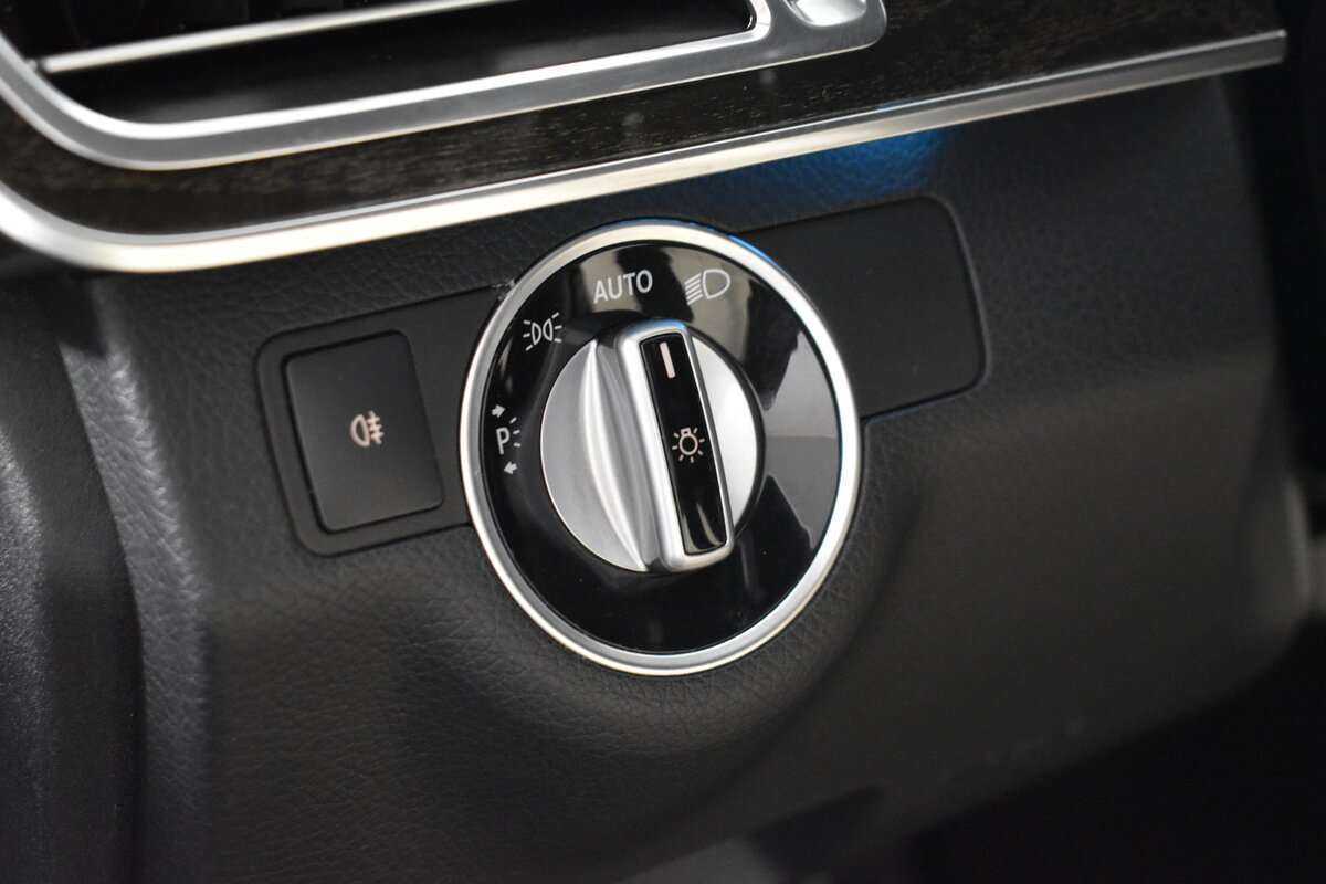Mercedes-Benz E-Класс 300, 2013 Фото №12