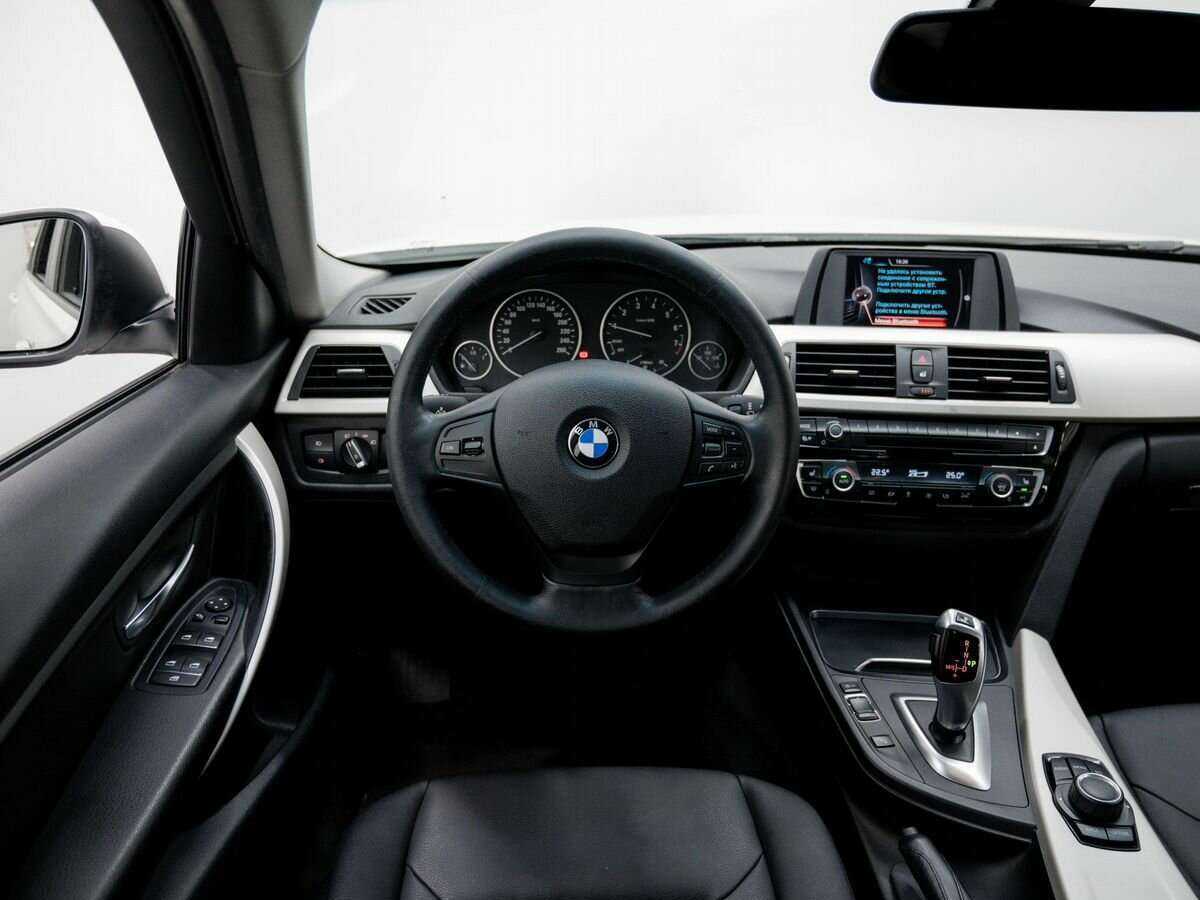 BMW 3 серии 318i, 2016 Фото №11