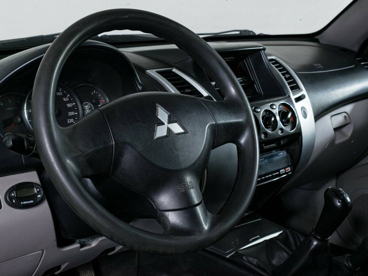Mitsubishi Pajero Sport, 2012 Фото №14