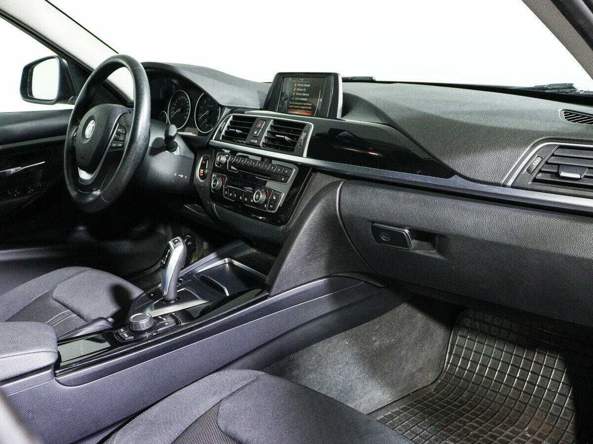 BMW 3 серии 318i, 2017 Фото №7