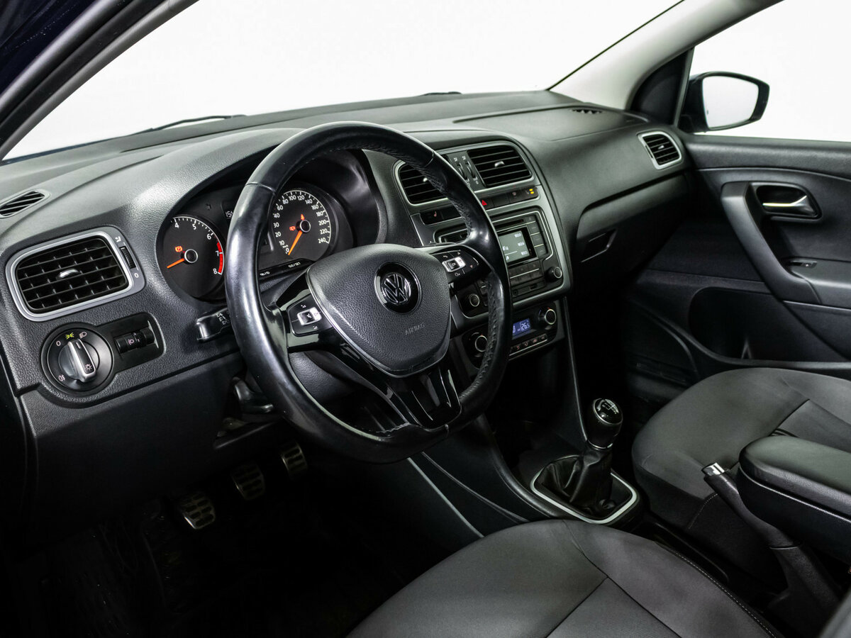 Volkswagen Polo V Рестайлинг, 2016 Фото №9