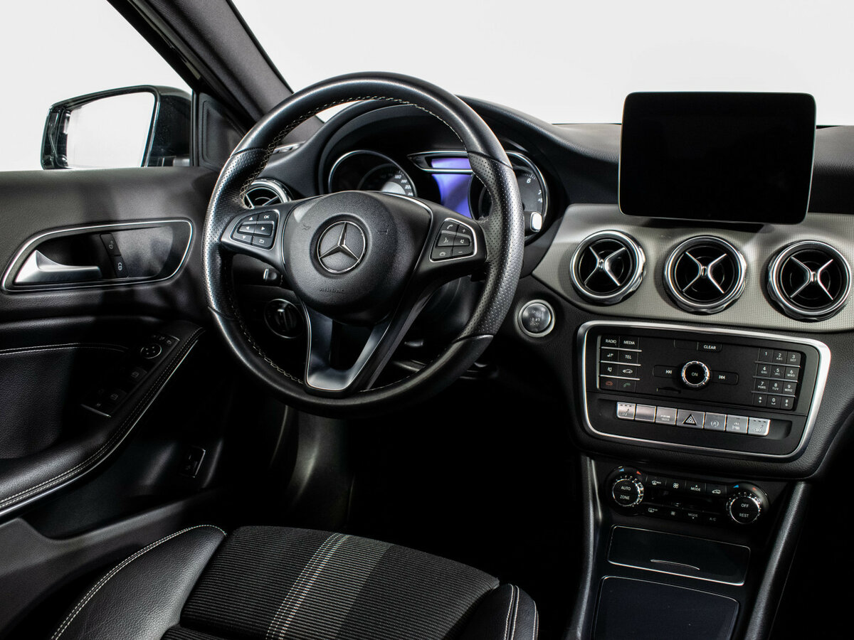 Mercedes-Benz GLA 200 I (X156) Рестайлинг, 2018 Фото №13