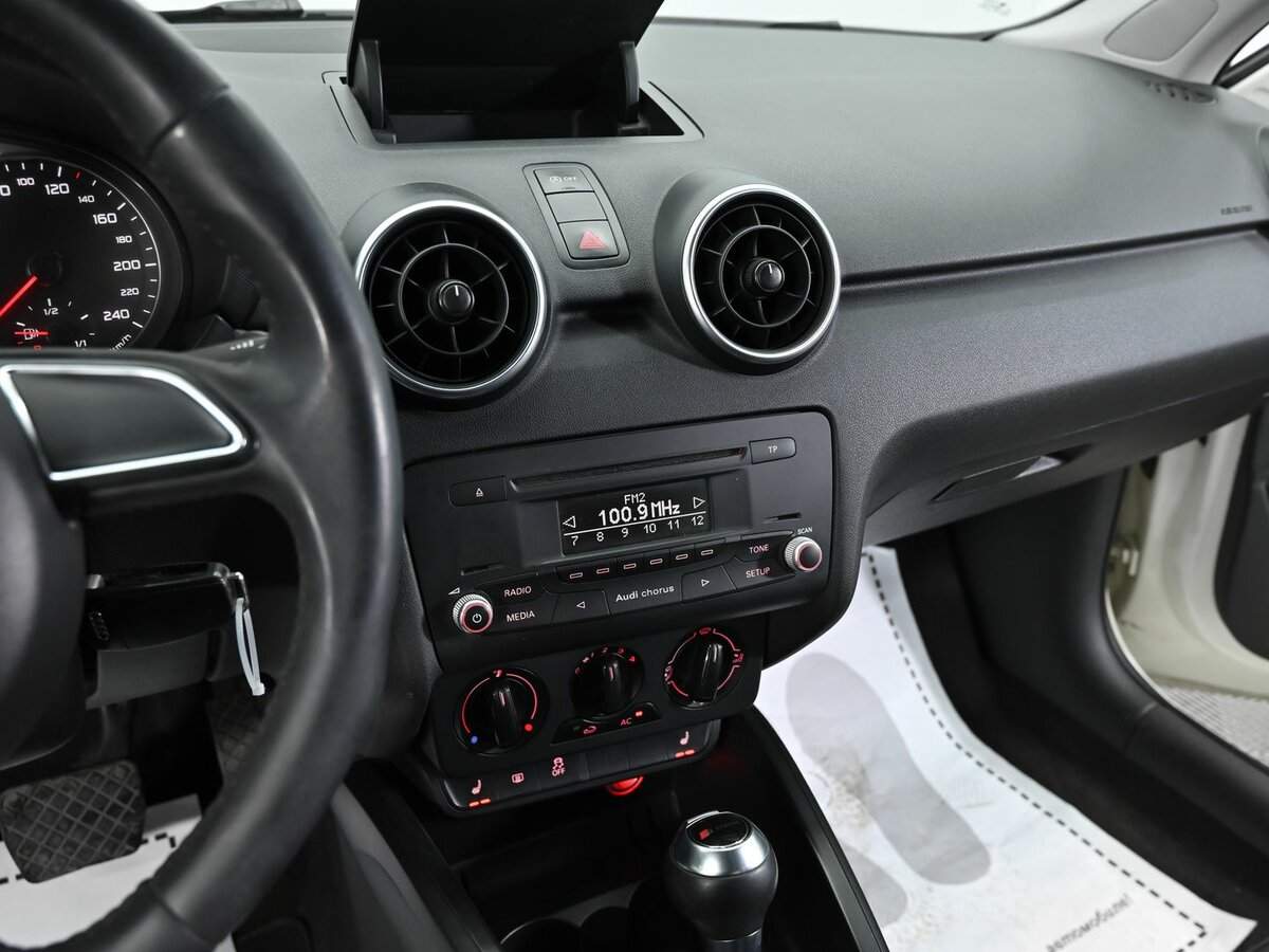 Audi A1, 2012 Фото №9