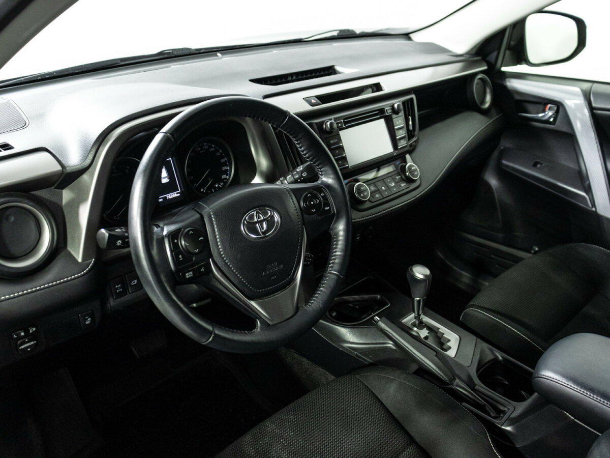 Toyota RAV4 IV (XA40) Рестайлинг, 2015 Фото №11