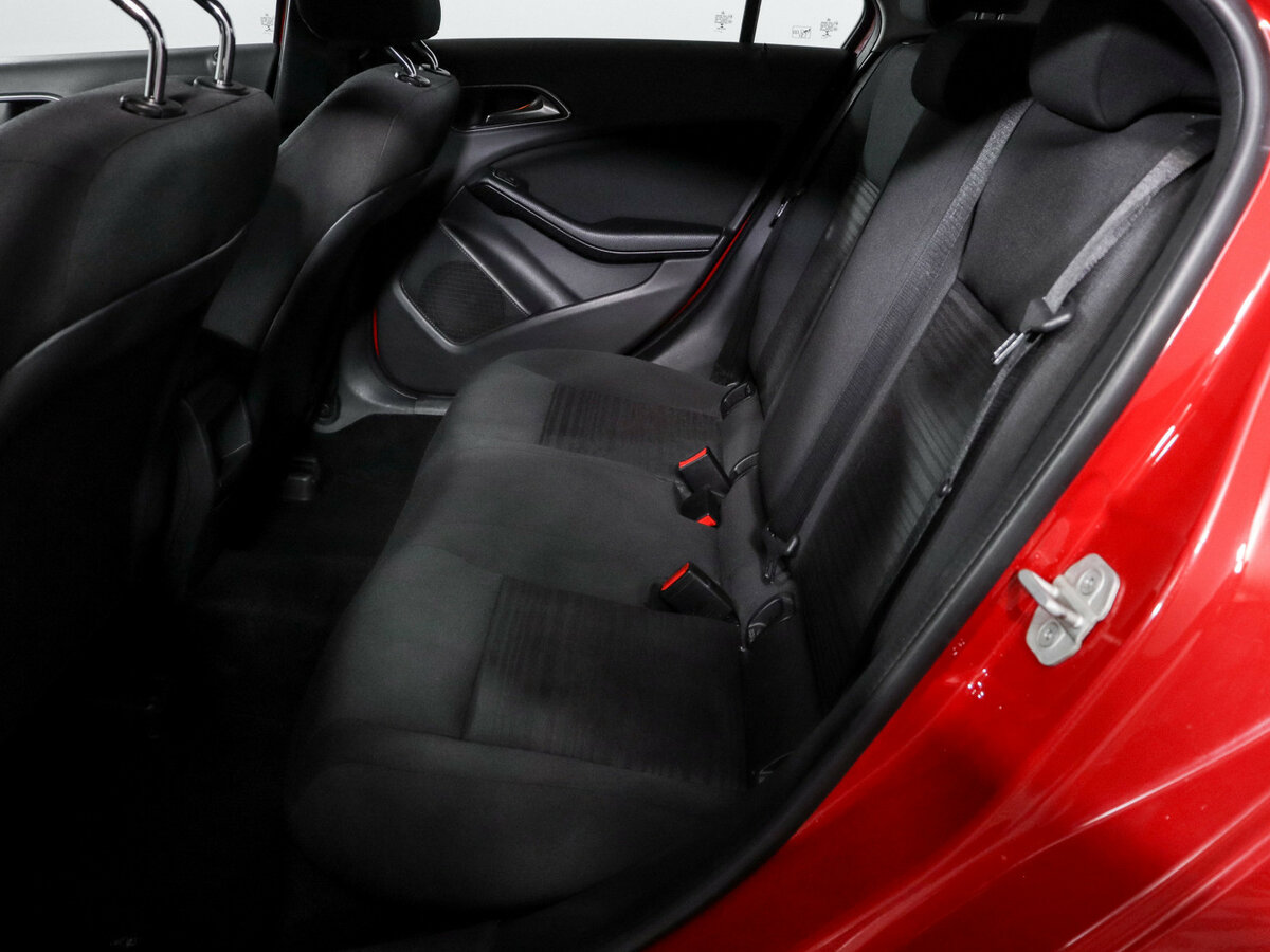 Mercedes-Benz A-Класс 180 III (W176) Рестайлинг, 2015 Фото №8