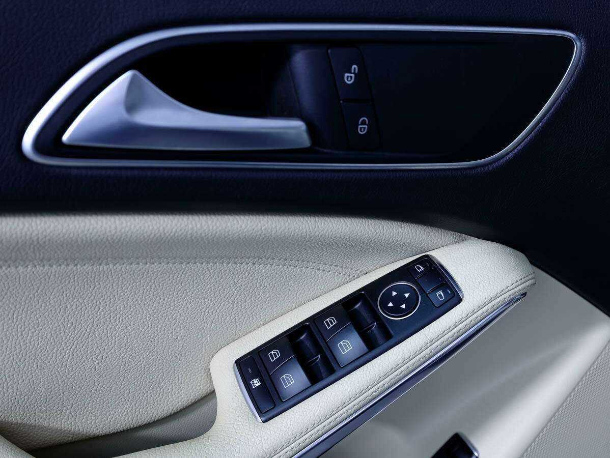 Mercedes-Benz GLA 200, 2015 Фото №16