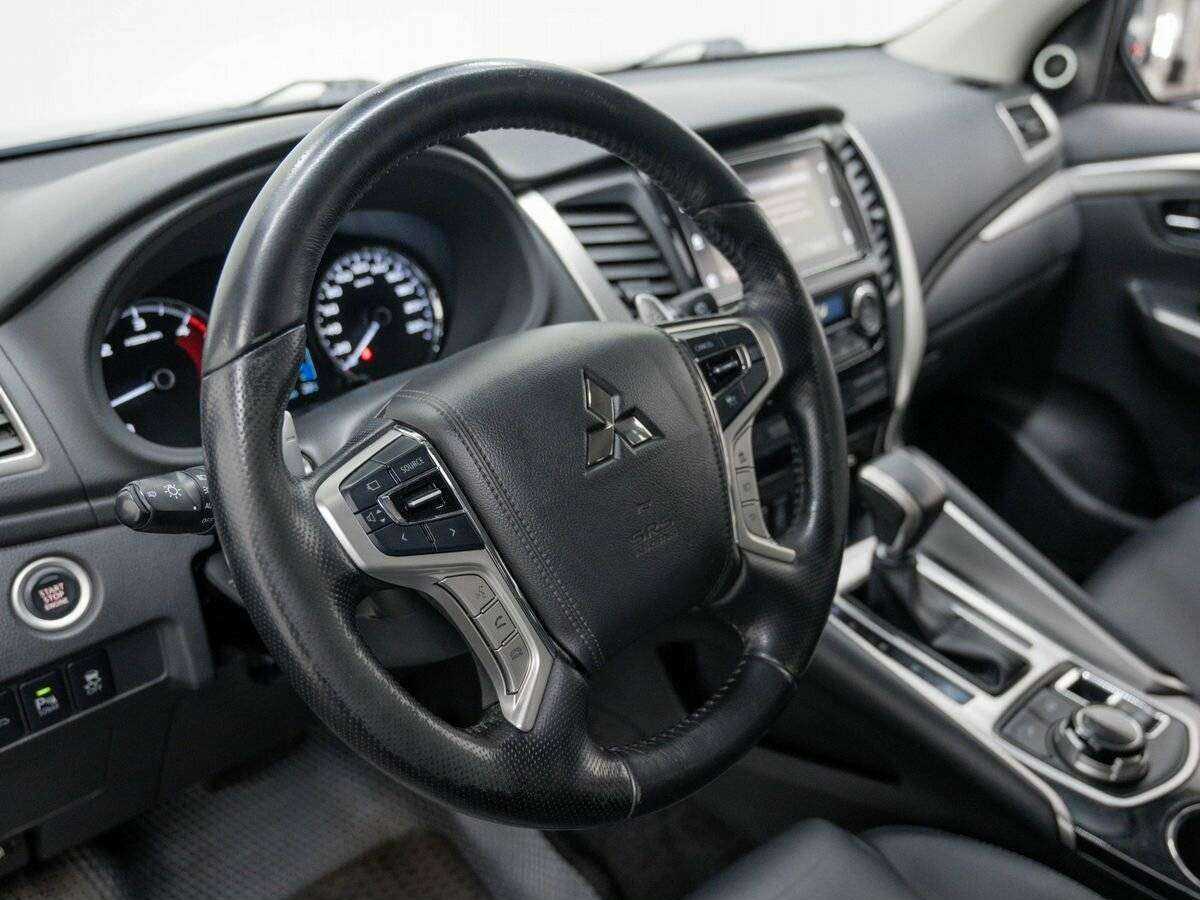 Mitsubishi Pajero Sport, 2018 Фото №7