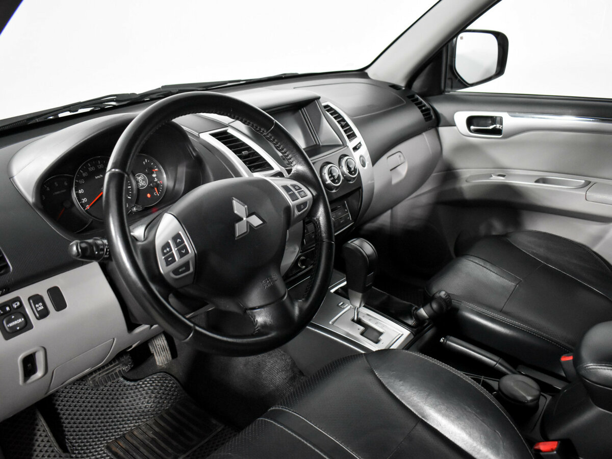 Mitsubishi Pajero Sport II Рестайлинг, 2013 Фото №7